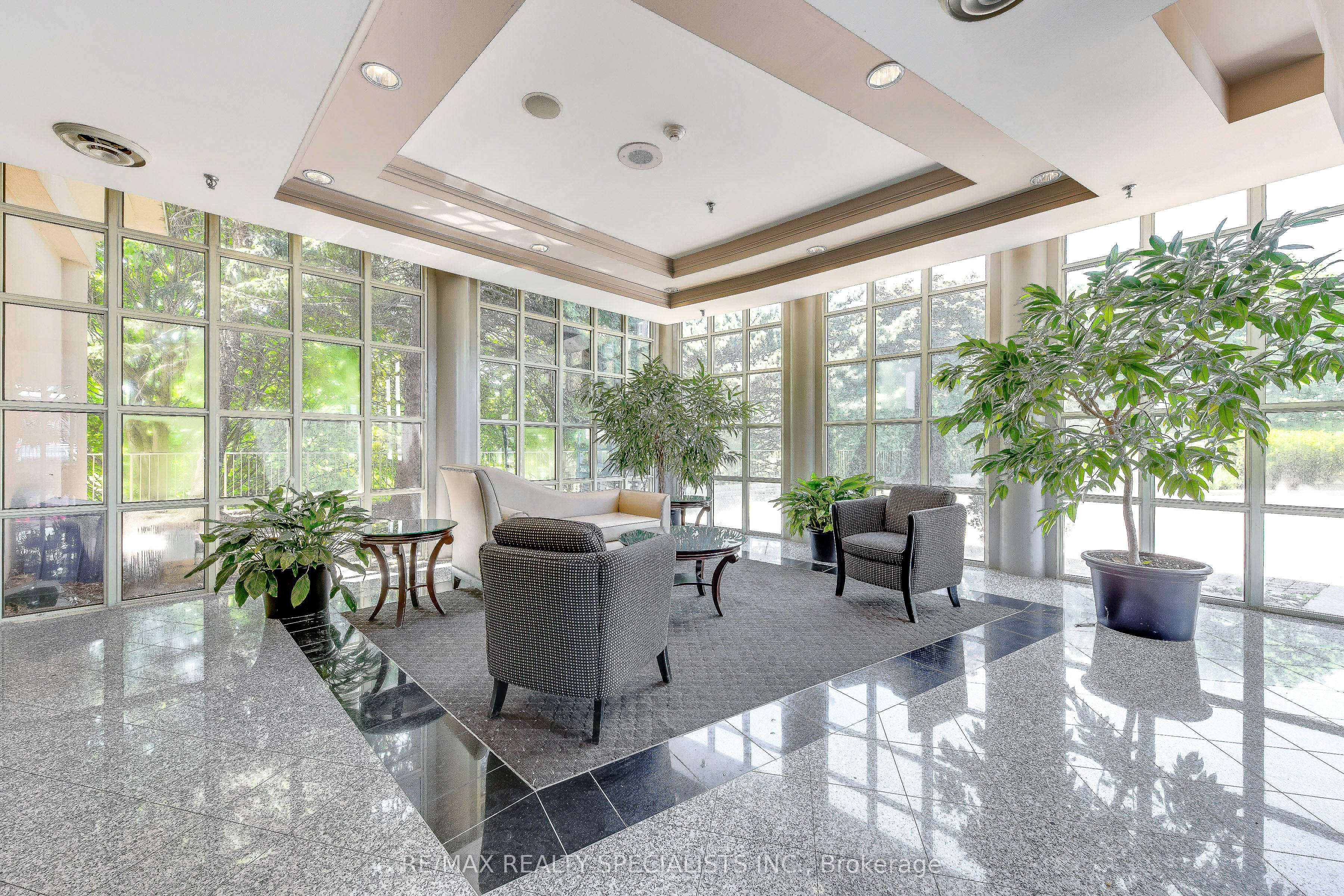 50 Eglinton Avenue W 604, Mississauga, ON L5R 3P5 photo 5