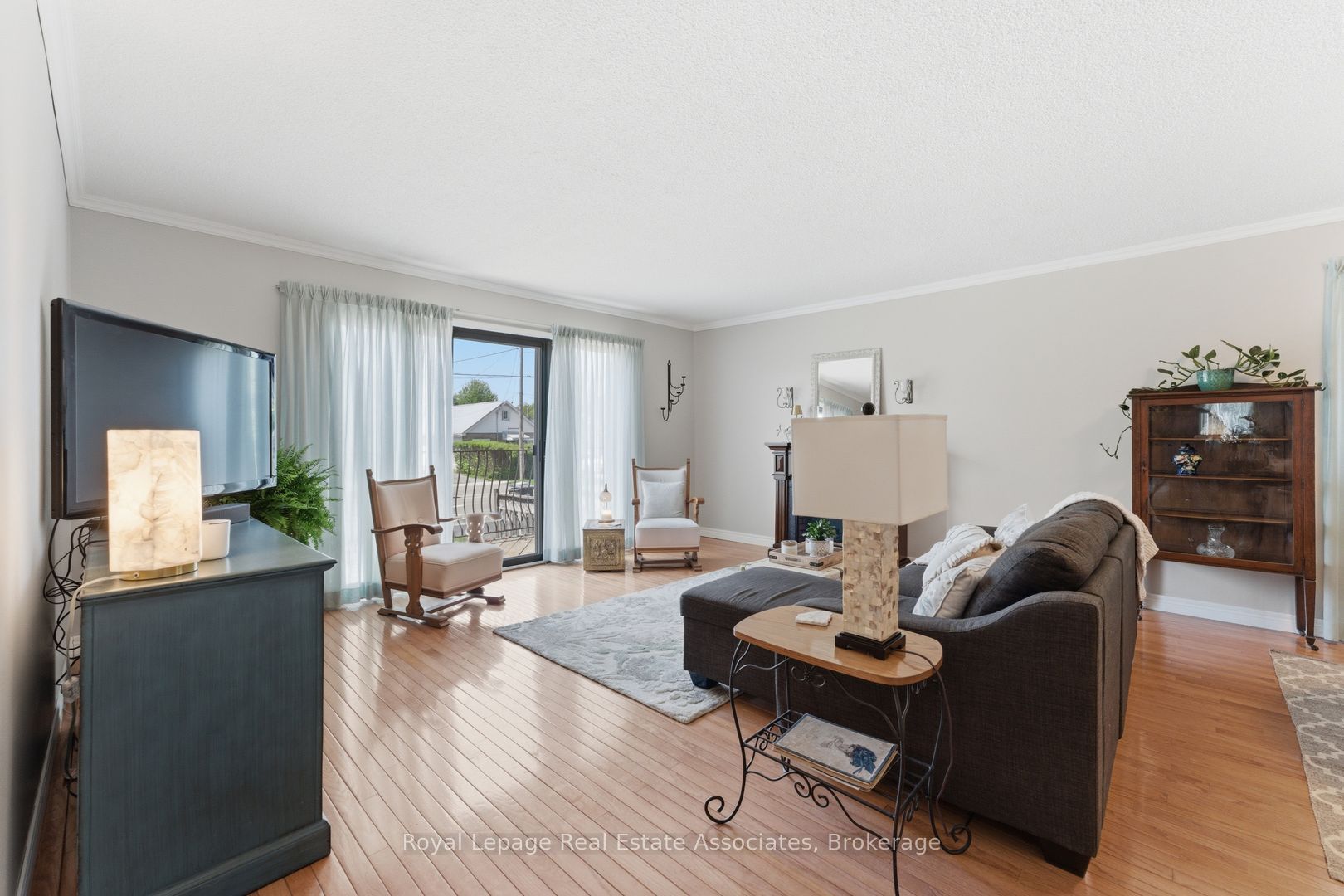 1069 Alexandra Avenue, Mississauga, ON L5E 2A1 photo 4