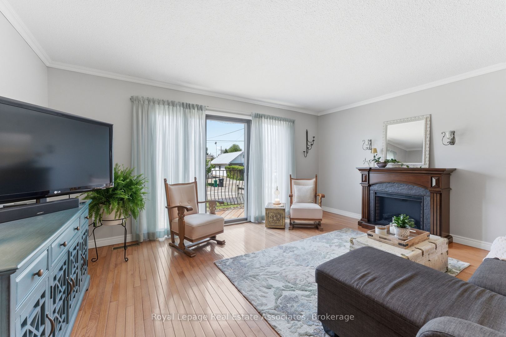 1069 Alexandra Avenue, Mississauga, ON L5E 2A1 photo 5