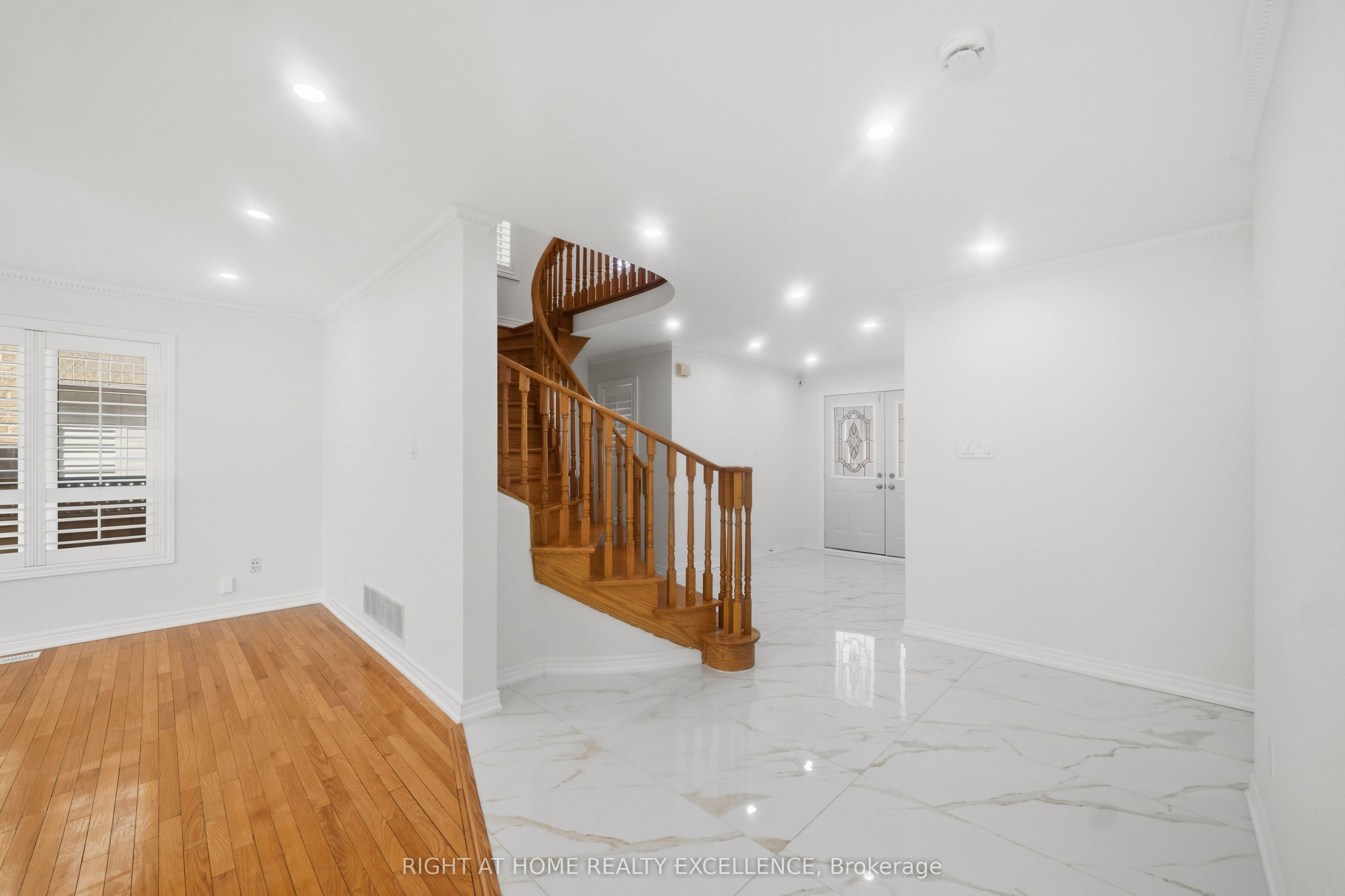16 Whitford Court, Brampton, ON L6R 2S2 photo 4