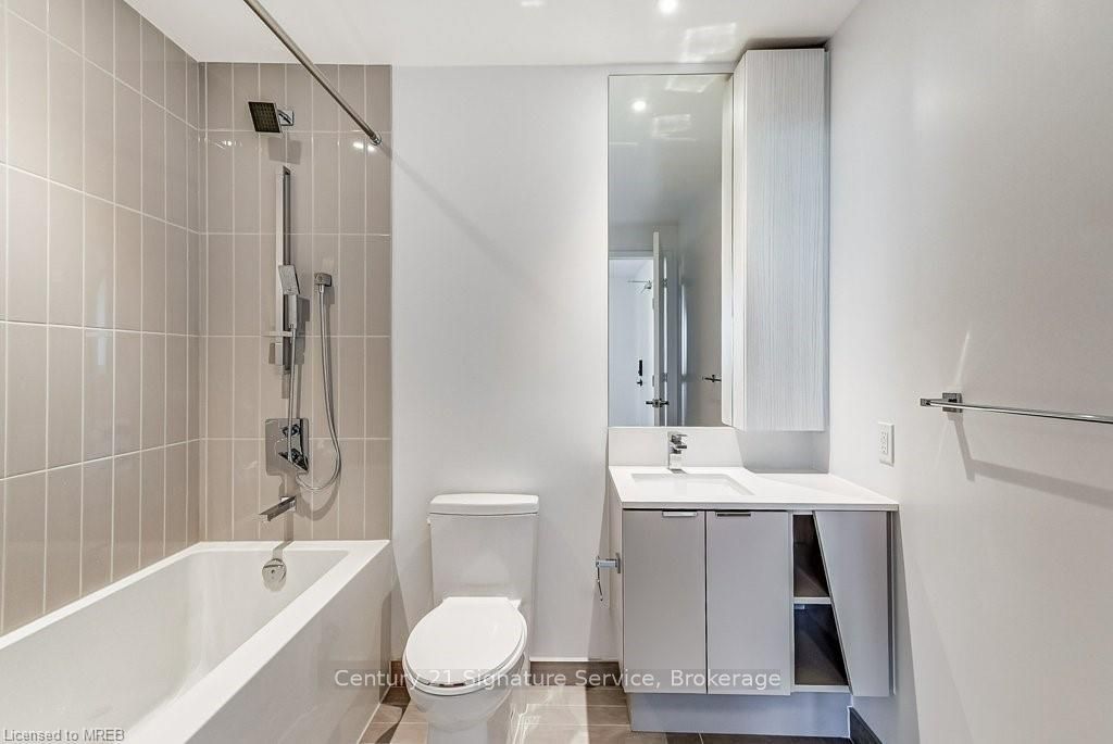 3883 Quartz Road 214, Mississauga, ON L5B 0M4 photo 3