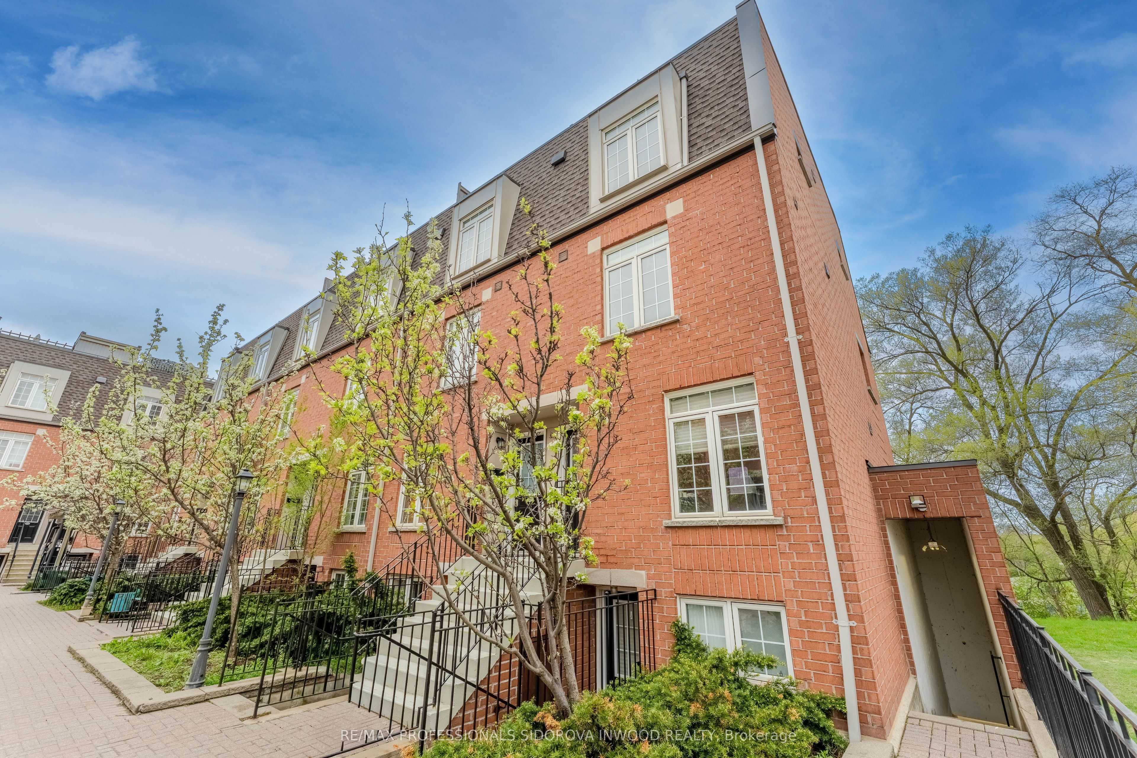 870 Jane Street 117, Toronto, ON M6N 4C2 photo 2