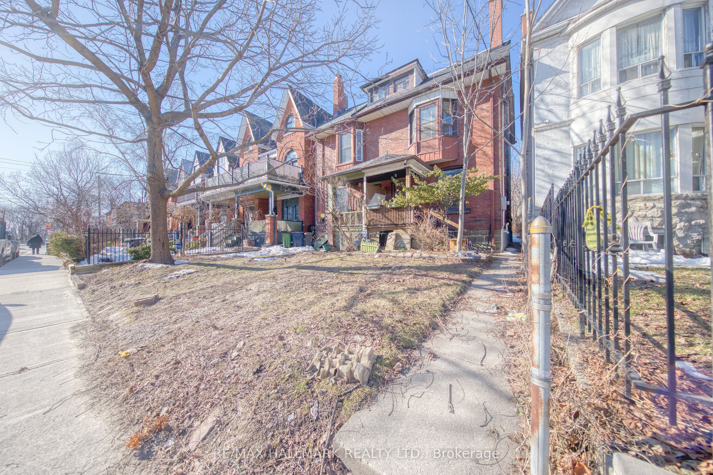 46 Springhurst Avenue Main, Toronto, ON M6K 1B6