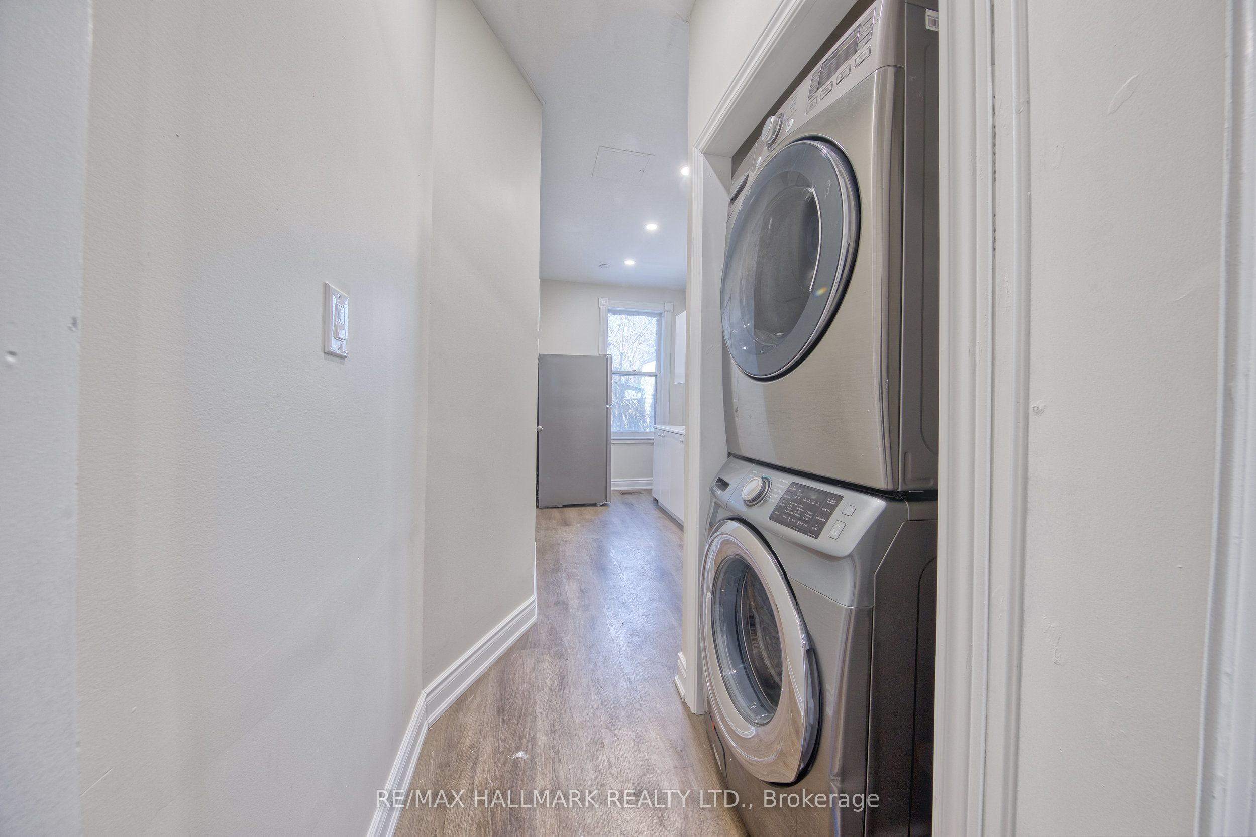 46 Springhurst Avenue Main, Toronto, ON M6K 1B6 photo 3