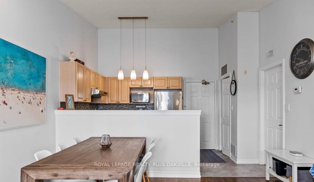 2035 Appleby Line 403, Burlington, ON L7L 7G8 photo 3