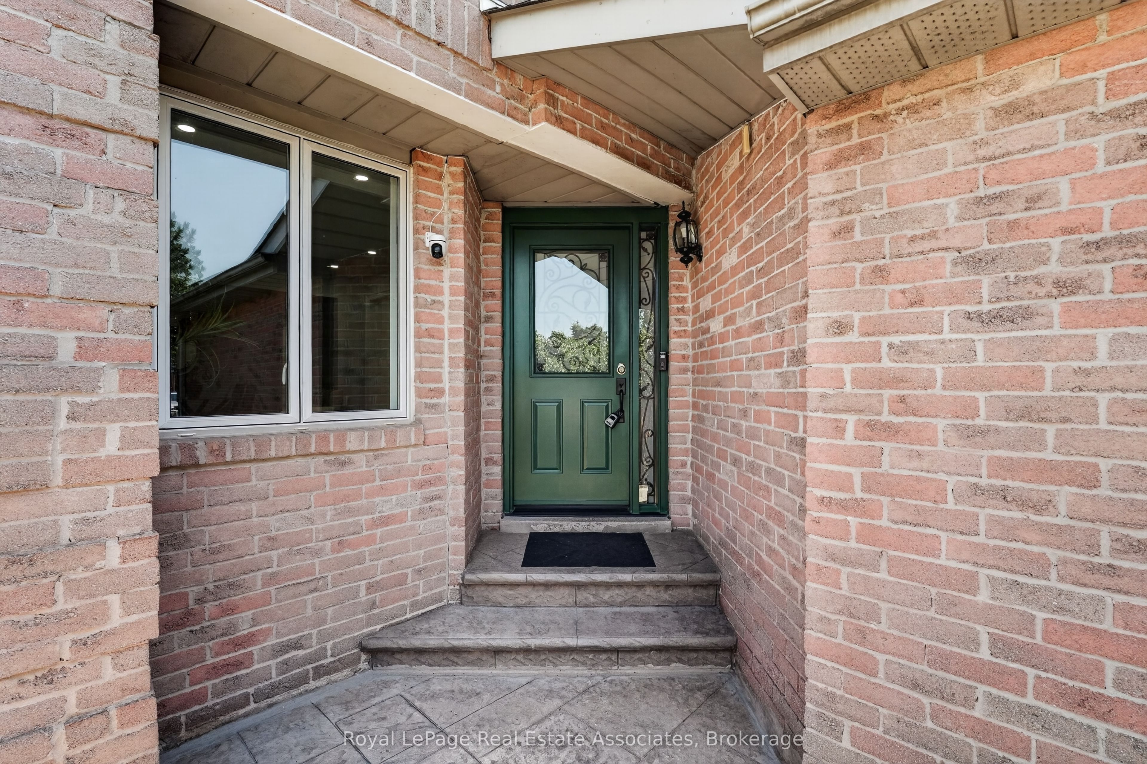 3346 Chartrand Crescent, Mississauga, ON L5L 4C5 photo 3