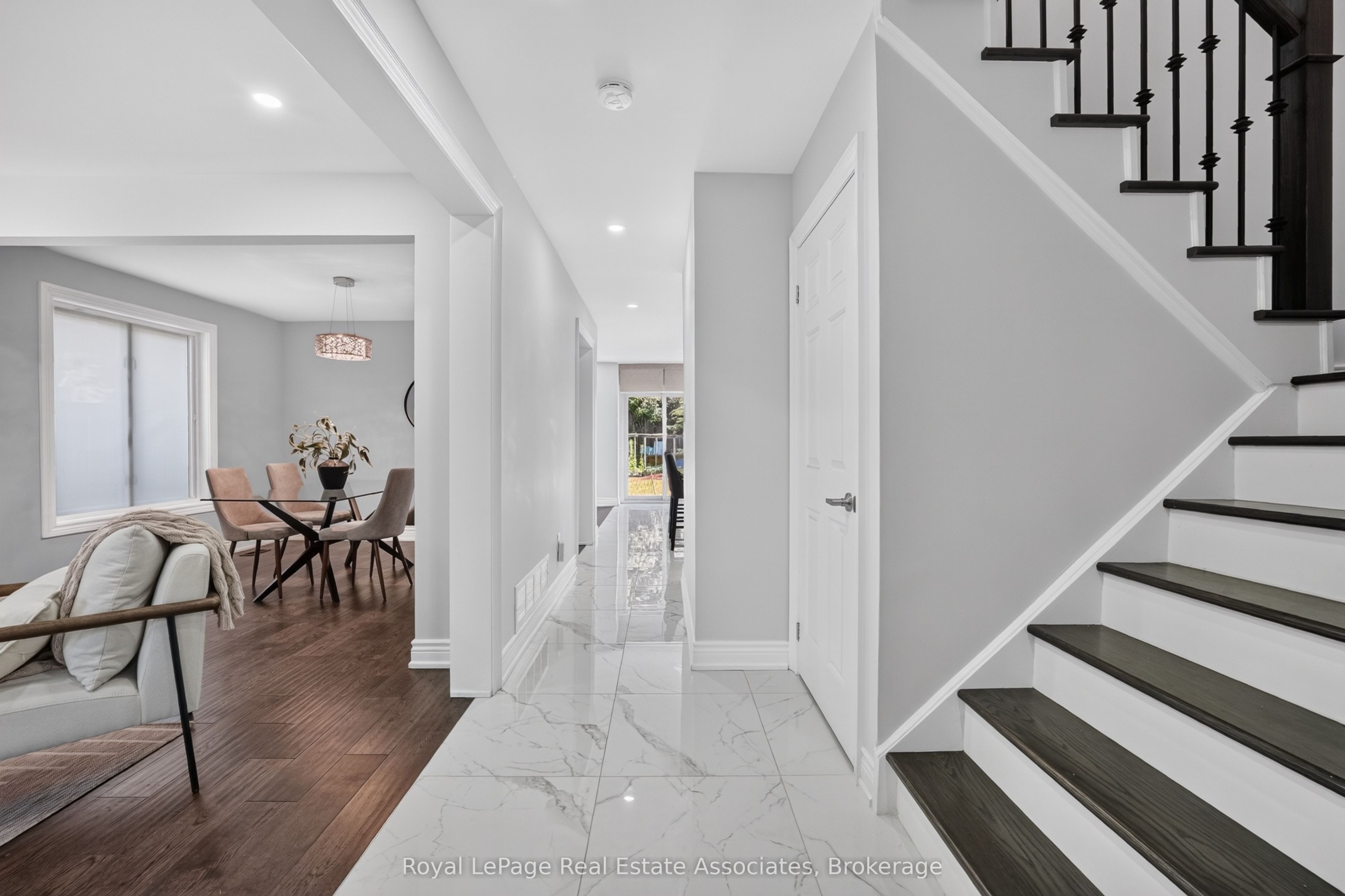 3346 Chartrand Crescent, Mississauga, ON L5L 4C5 photo 4