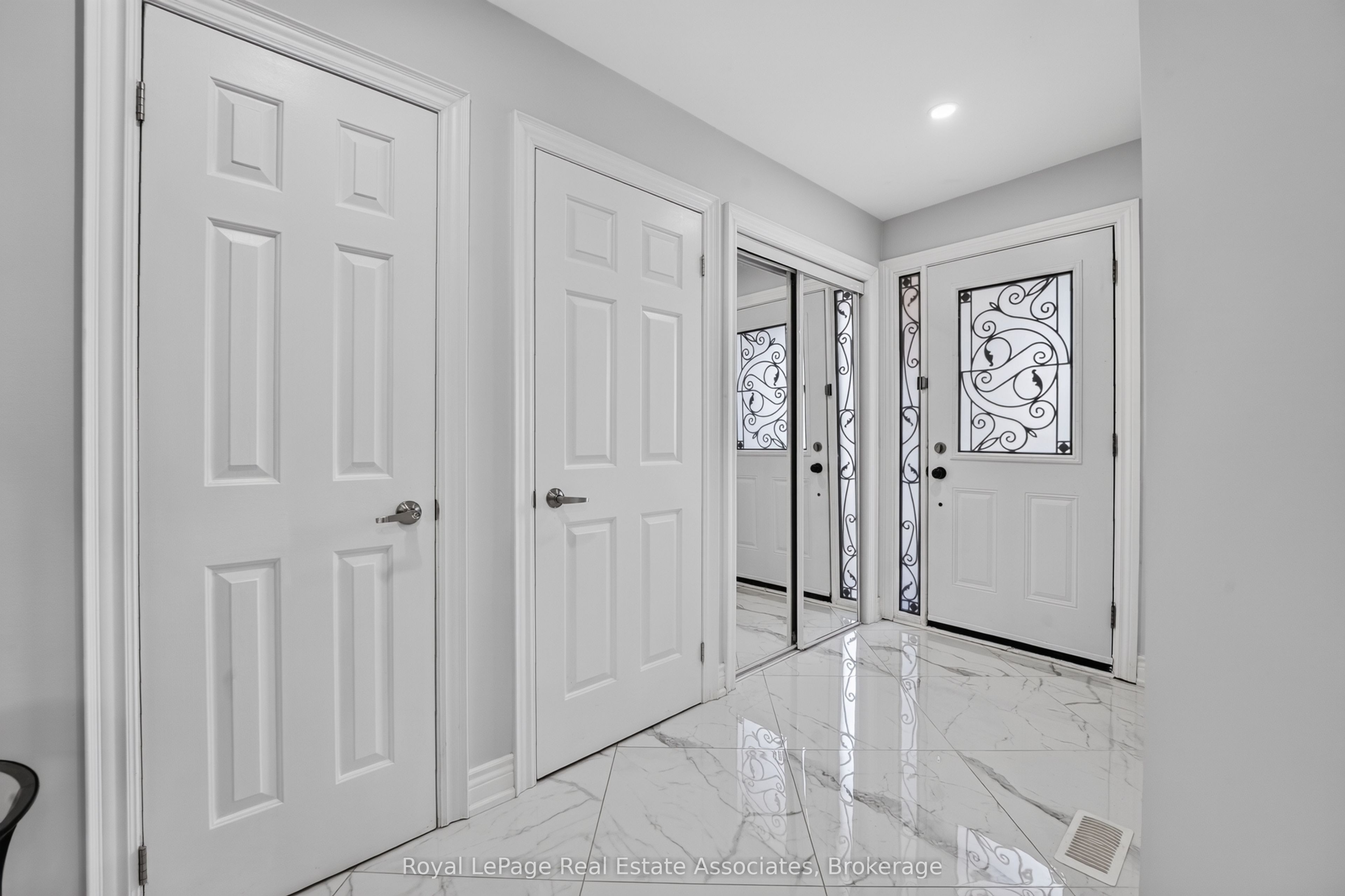 3346 Chartrand Crescent, Mississauga, ON L5L 4C5 photo 5