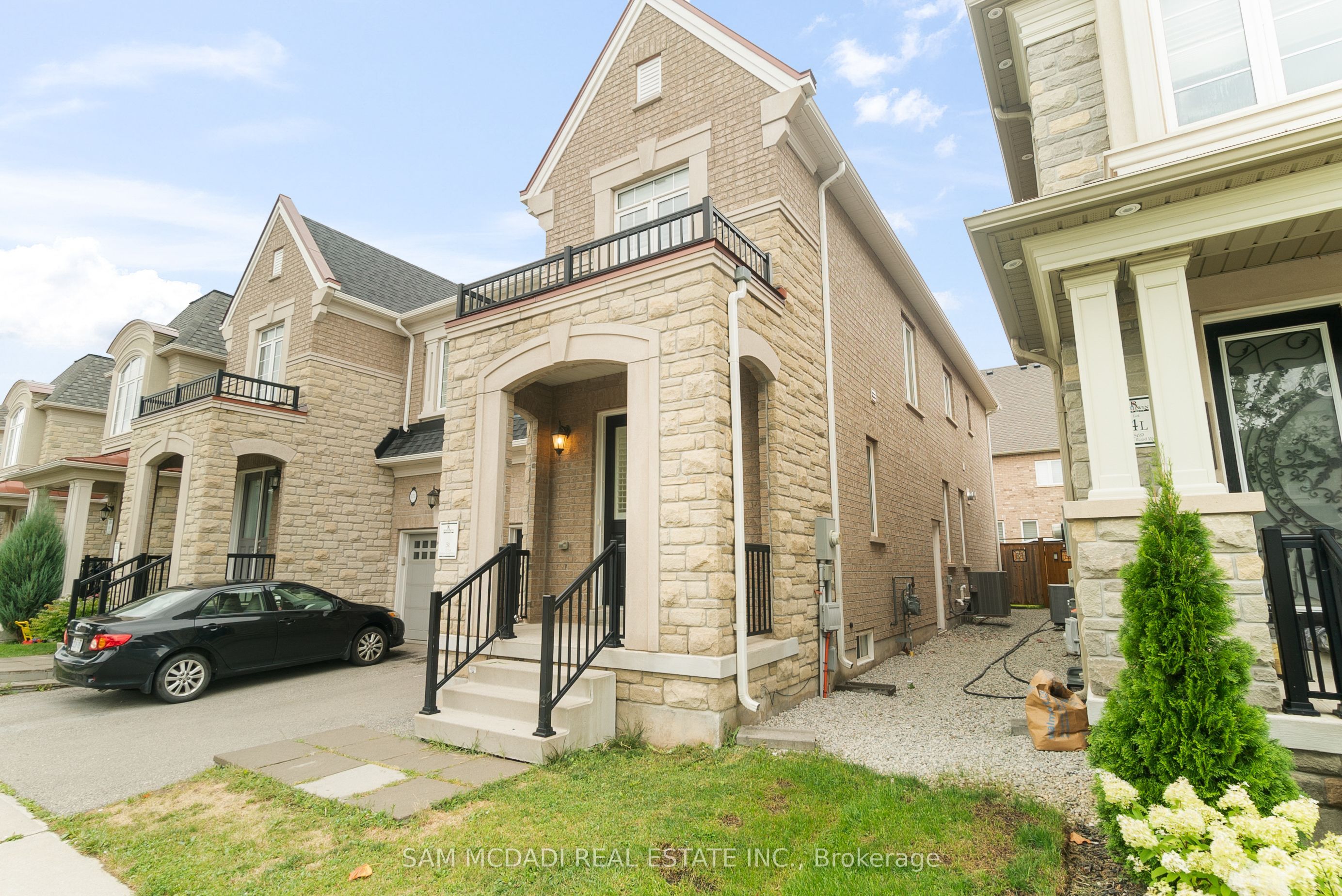 573 Settlers Road W, Oakville, ON L6M 1N7