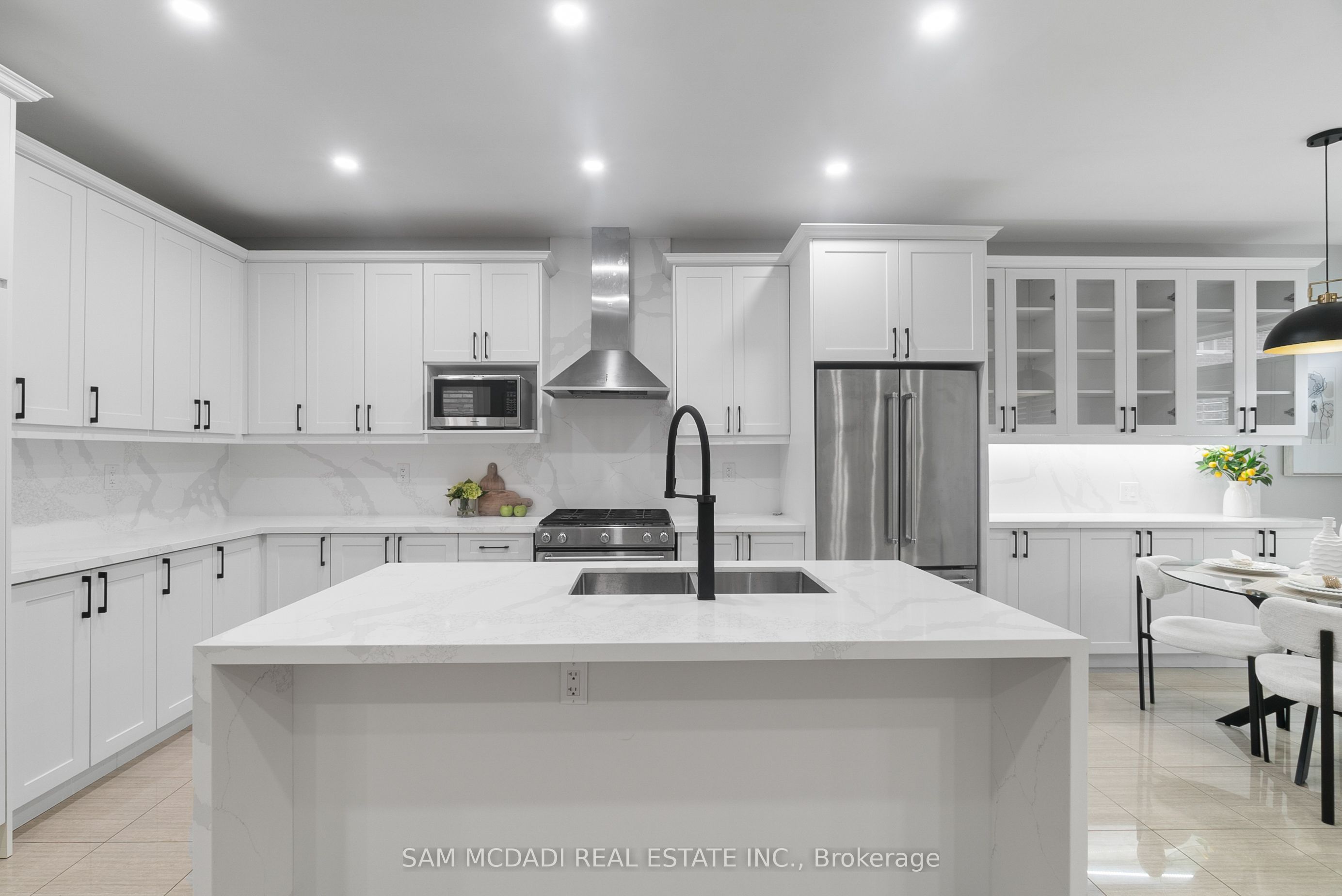 573 Settlers Road W, Oakville, ON L6M 1N7 photo 3