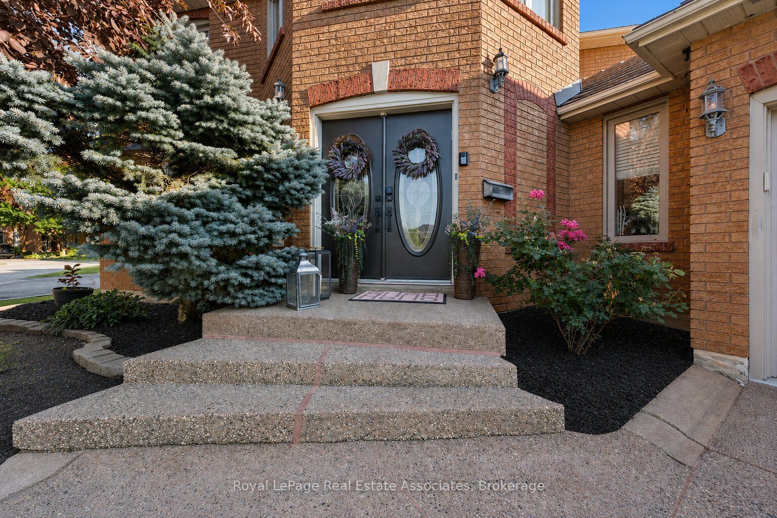 3344 Trelawny Circle, Mississauga, ON L5N 6N5 photo 2