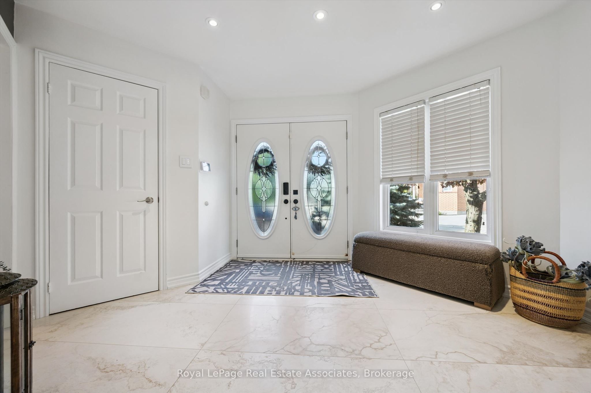 3344 Trelawny Circle, Mississauga, ON L5N 6N5 photo 3
