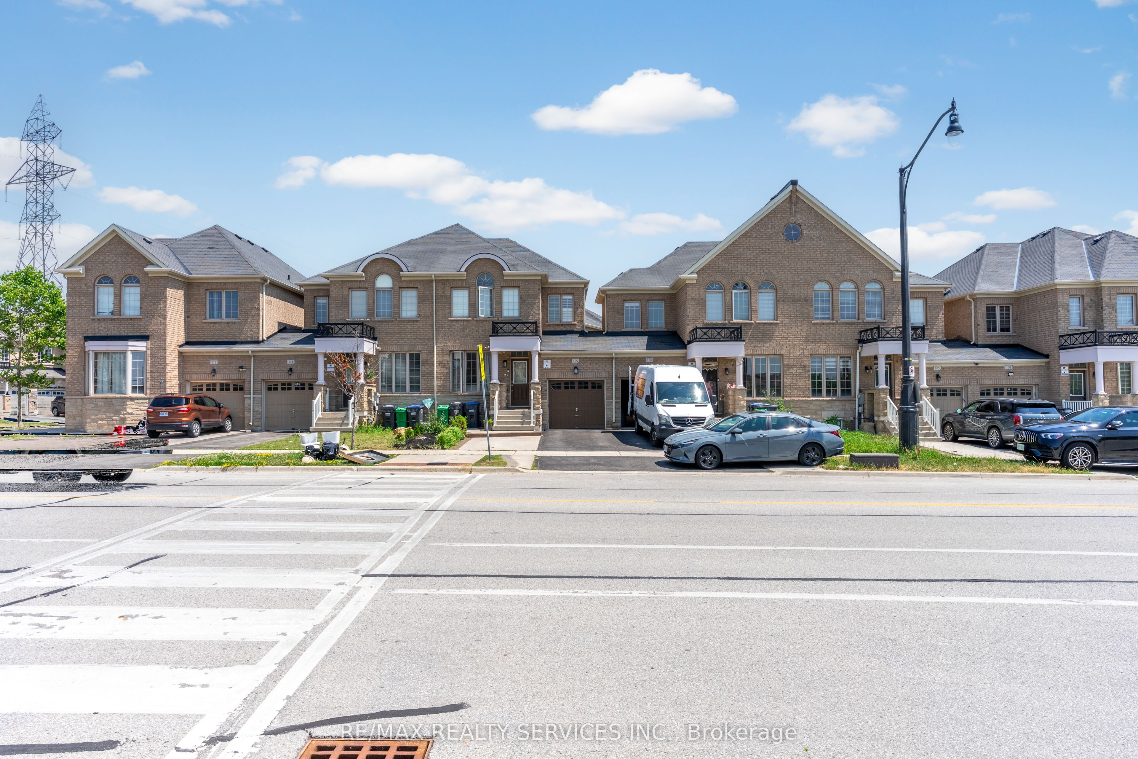 109 Bonnie Braes Drive N, Brampton, ON L6Y 0Z5 photo 3