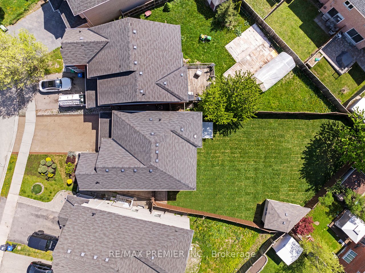 6 Lockburn Crescent, Brampton, ON L7A 3W7 photo 2