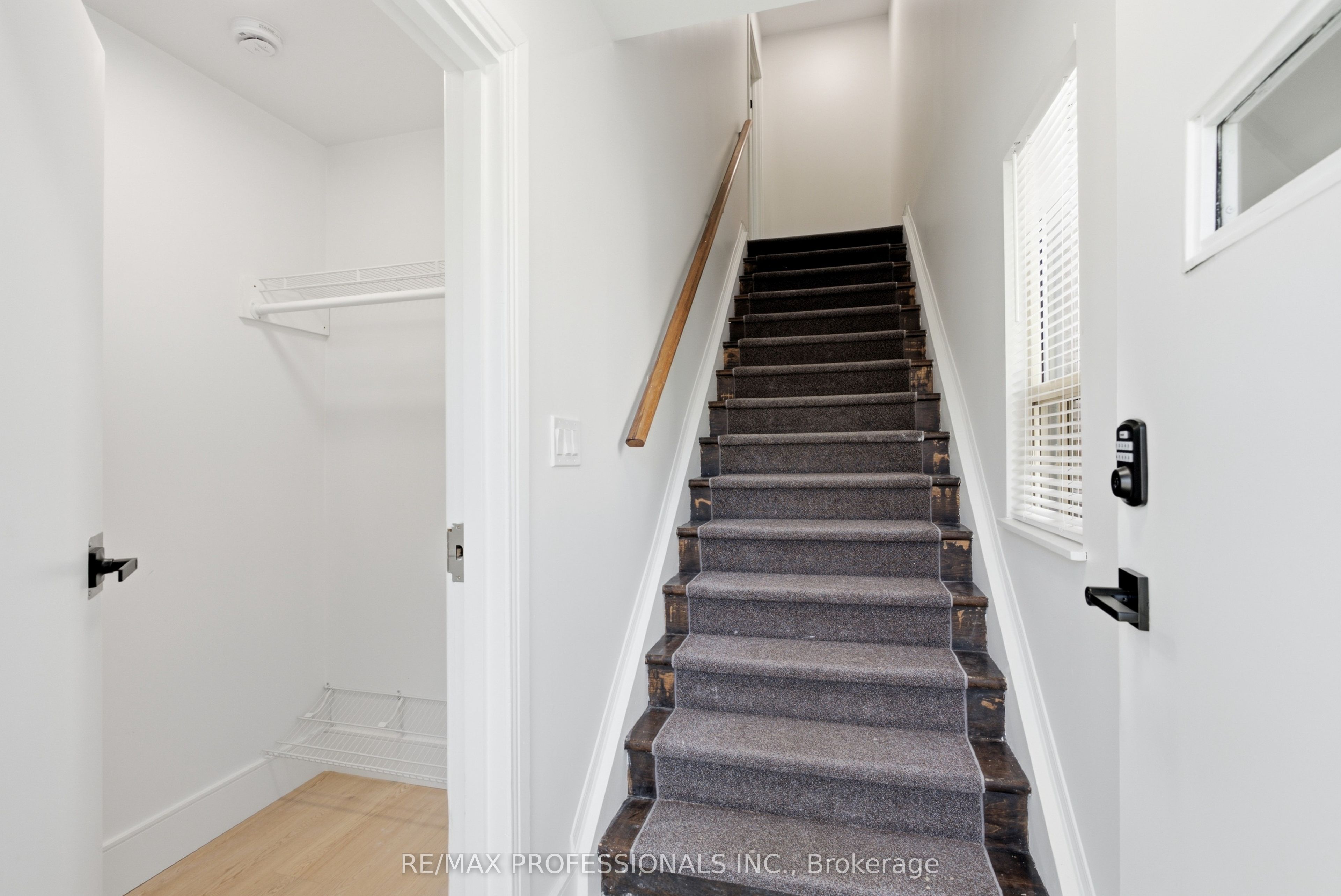 105 Cavell Avenue, Toronto, ON M8V 1P5 photo 3