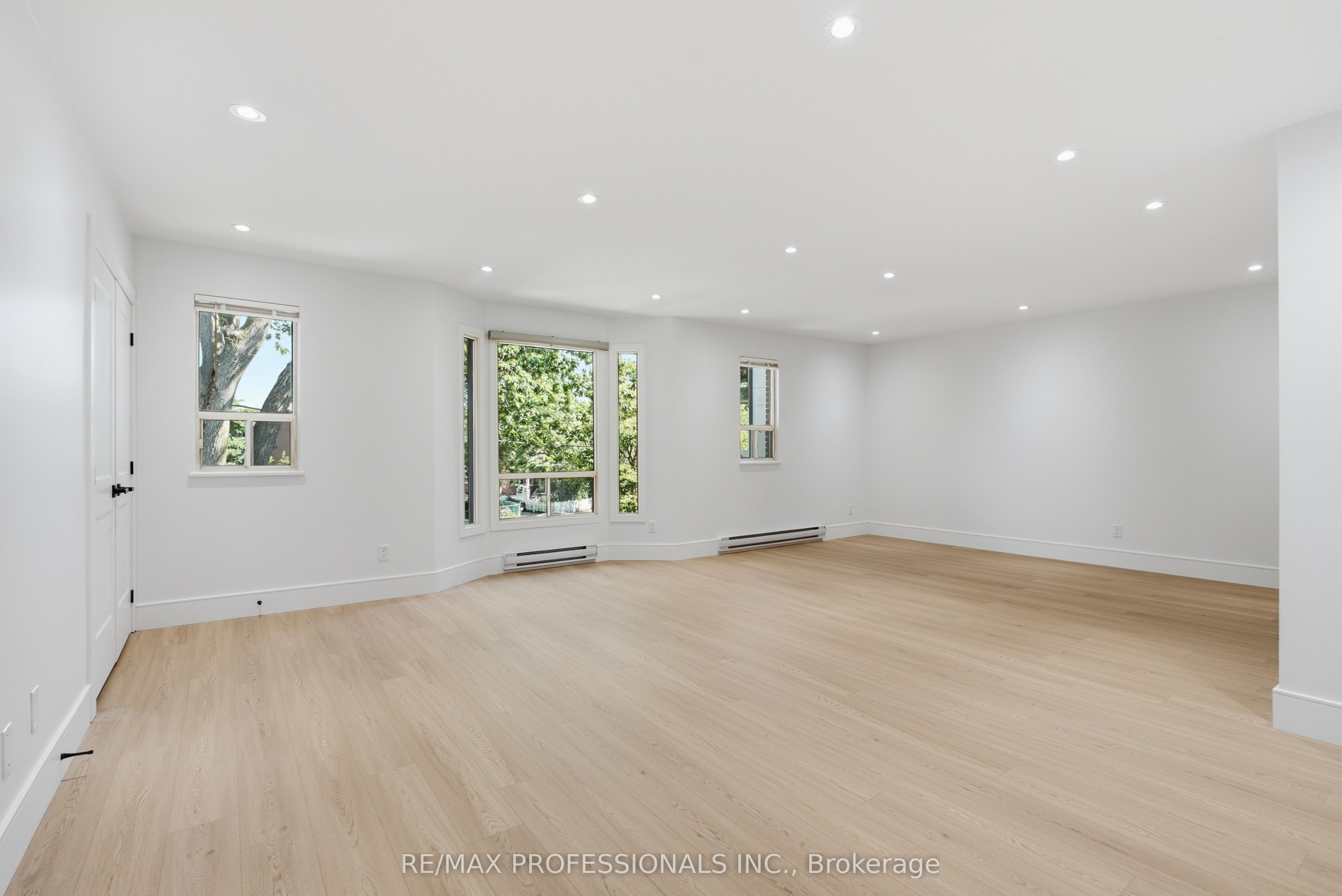 105 Cavell Avenue, Toronto, ON M8V 1P5 photo 4