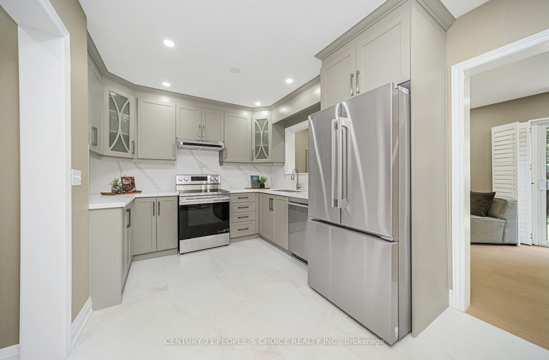 7216 Gagliano Drive, Mississauga, ON L5W 1X4 photo 3