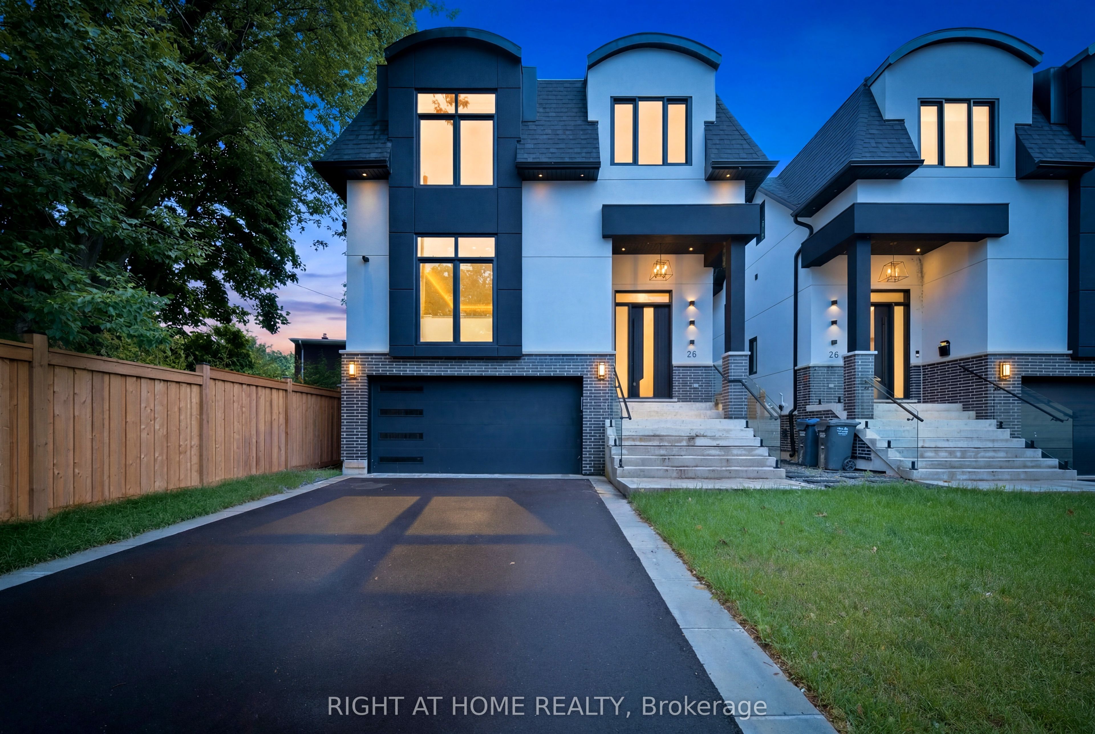 28 Pine Avenue, Mississauga, ON L5H 2P6 photo 3