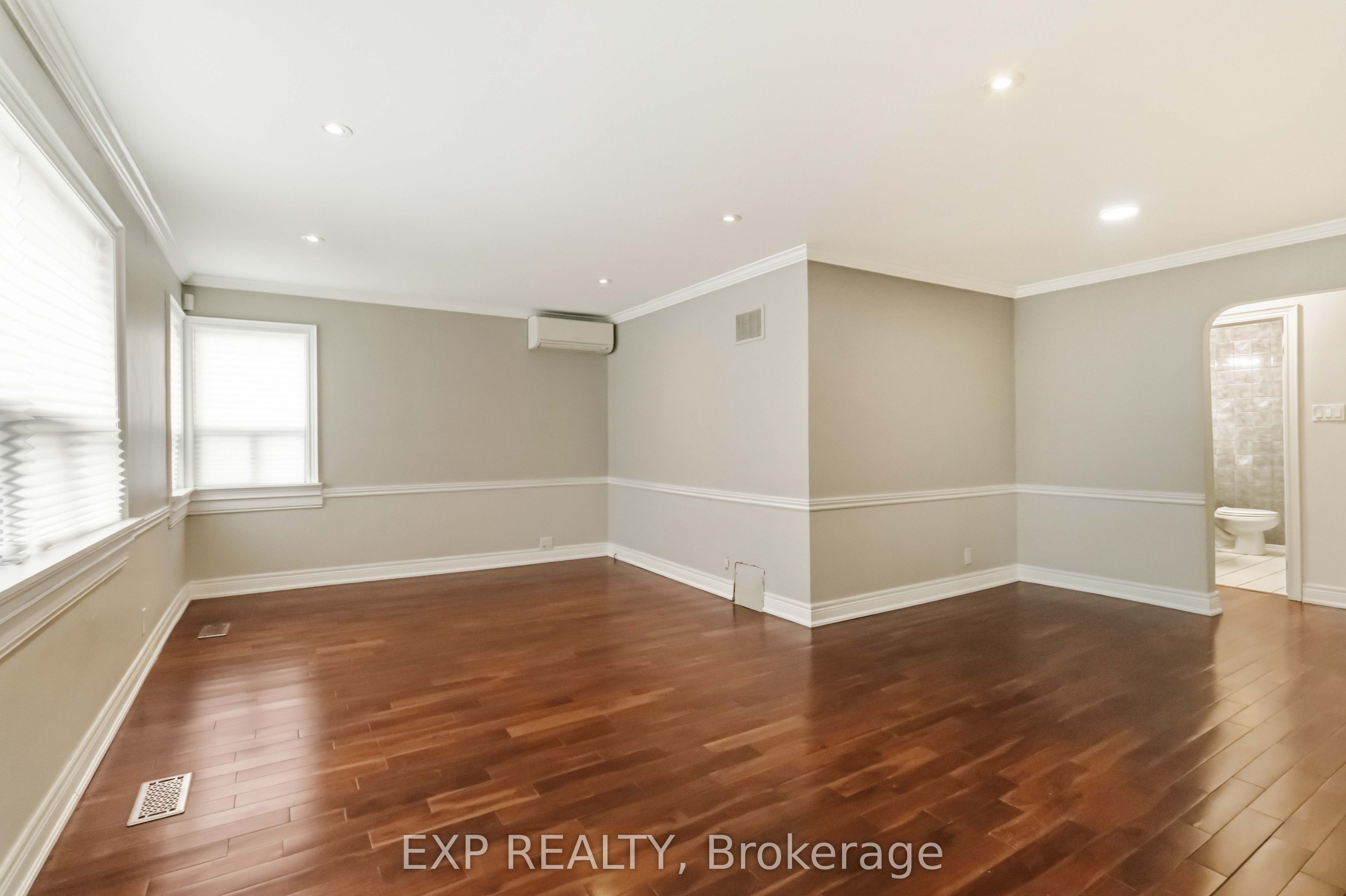 133 Cornelius Parkway Main, Toronto, ON M6L 2K7 photo 3