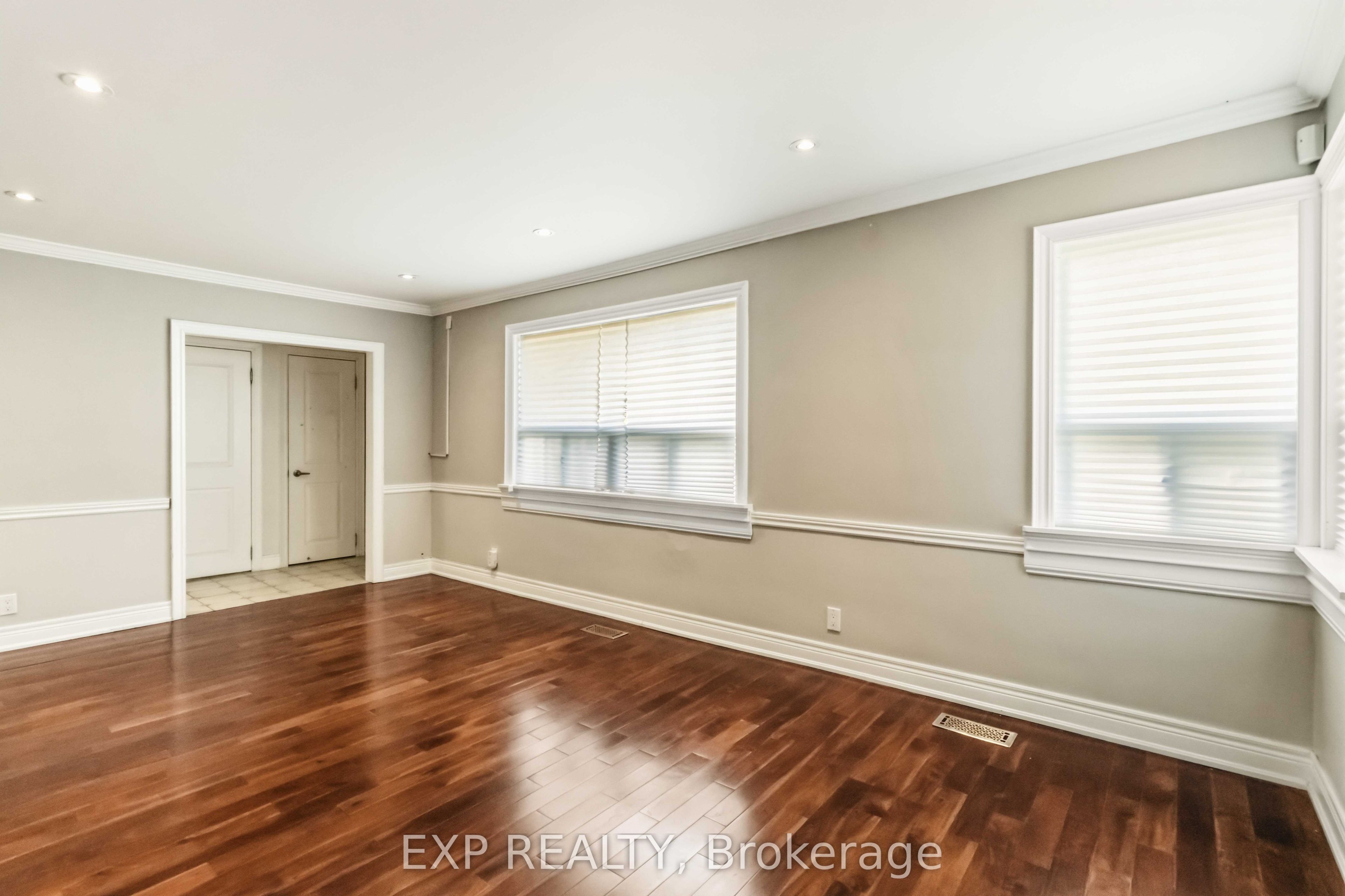 133 Cornelius Parkway Main, Toronto, ON M6L 2K7 photo 4