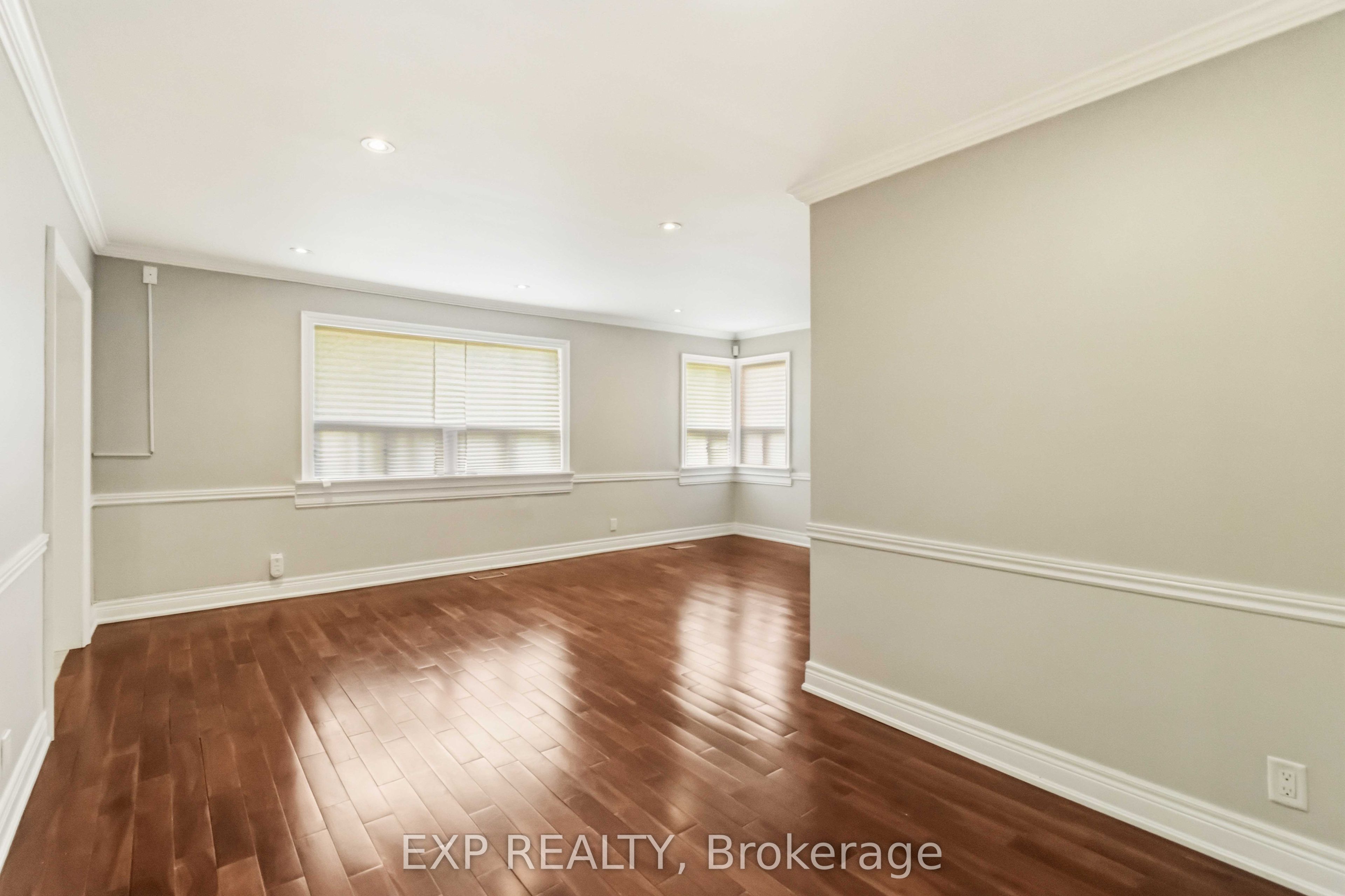 133 Cornelius Parkway Main, Toronto, ON M6L 2K7 photo 5