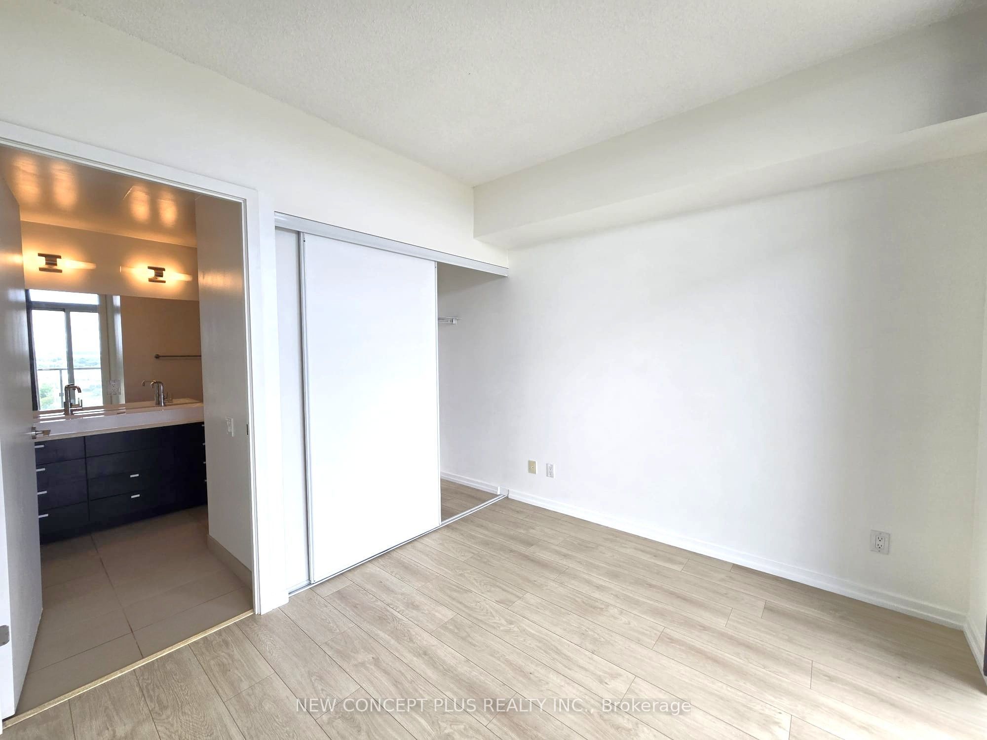 105 The Queensway N/A 2205, Toronto, ON M6S 5B5 photo 3
