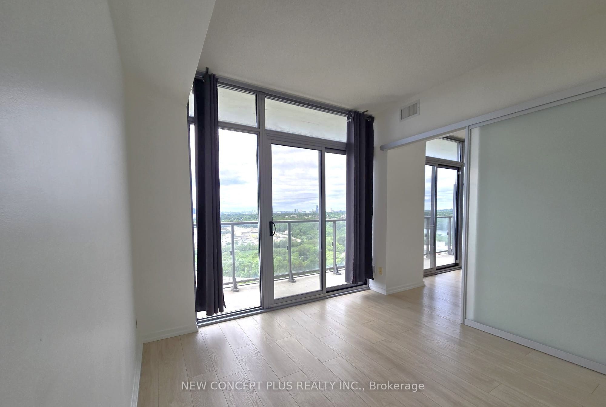 105 The Queensway N/A 2205, Toronto, ON M6S 5B5 photo 4