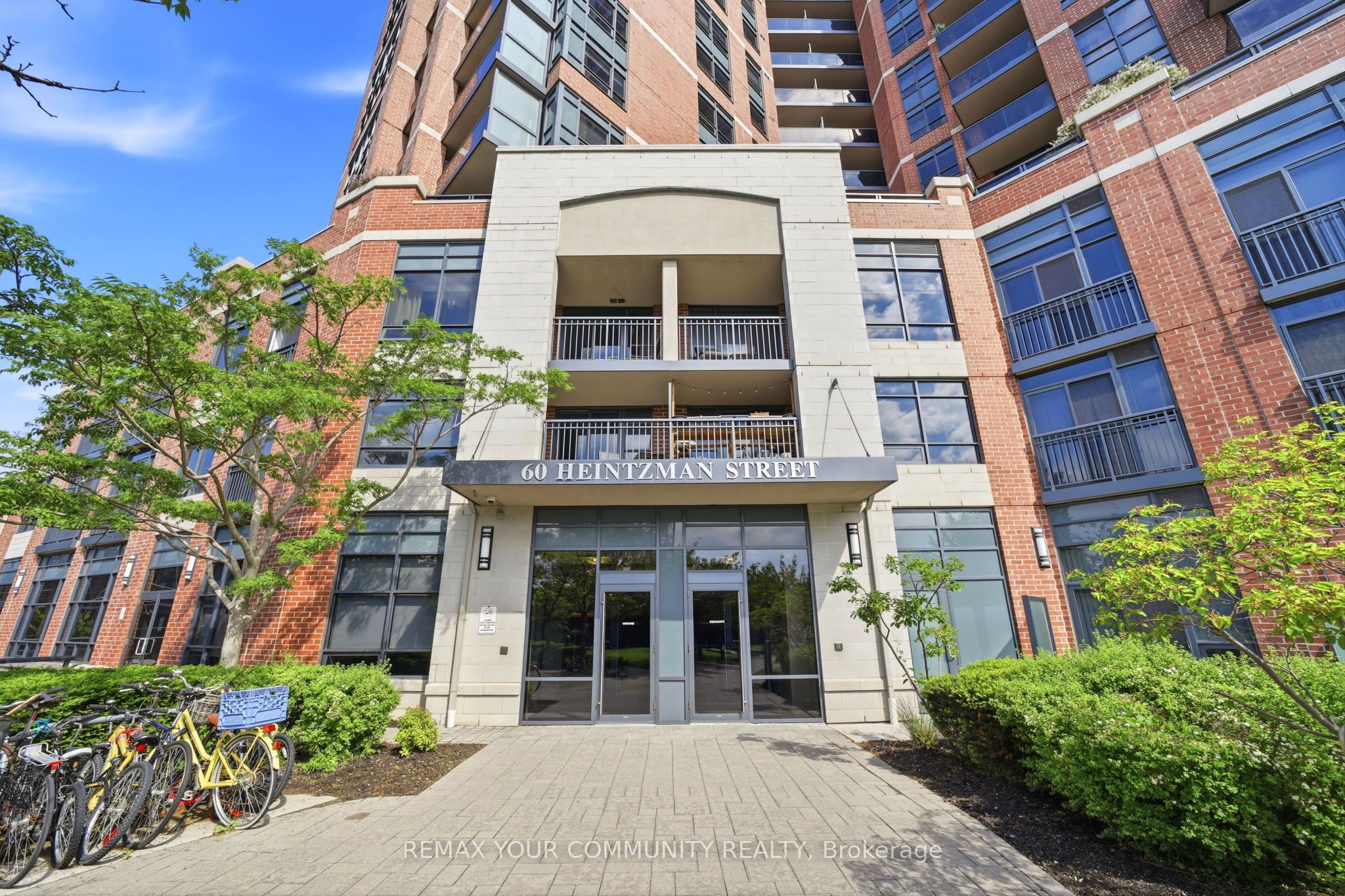 60 Heintzman Street 2102, Toronto, ON M6P 5A1 photo 2