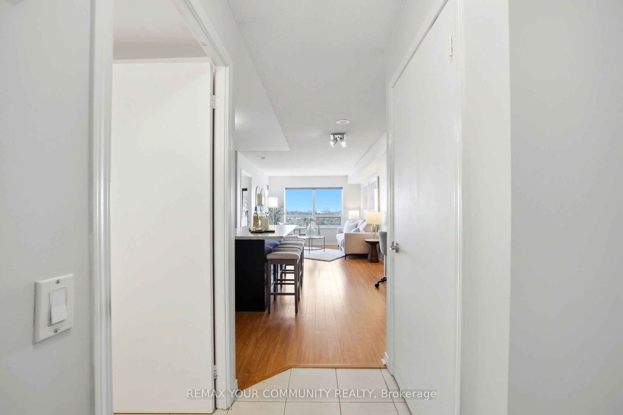 60 Heintzman Street 2102, Toronto, ON M6P 5A1 photo 3