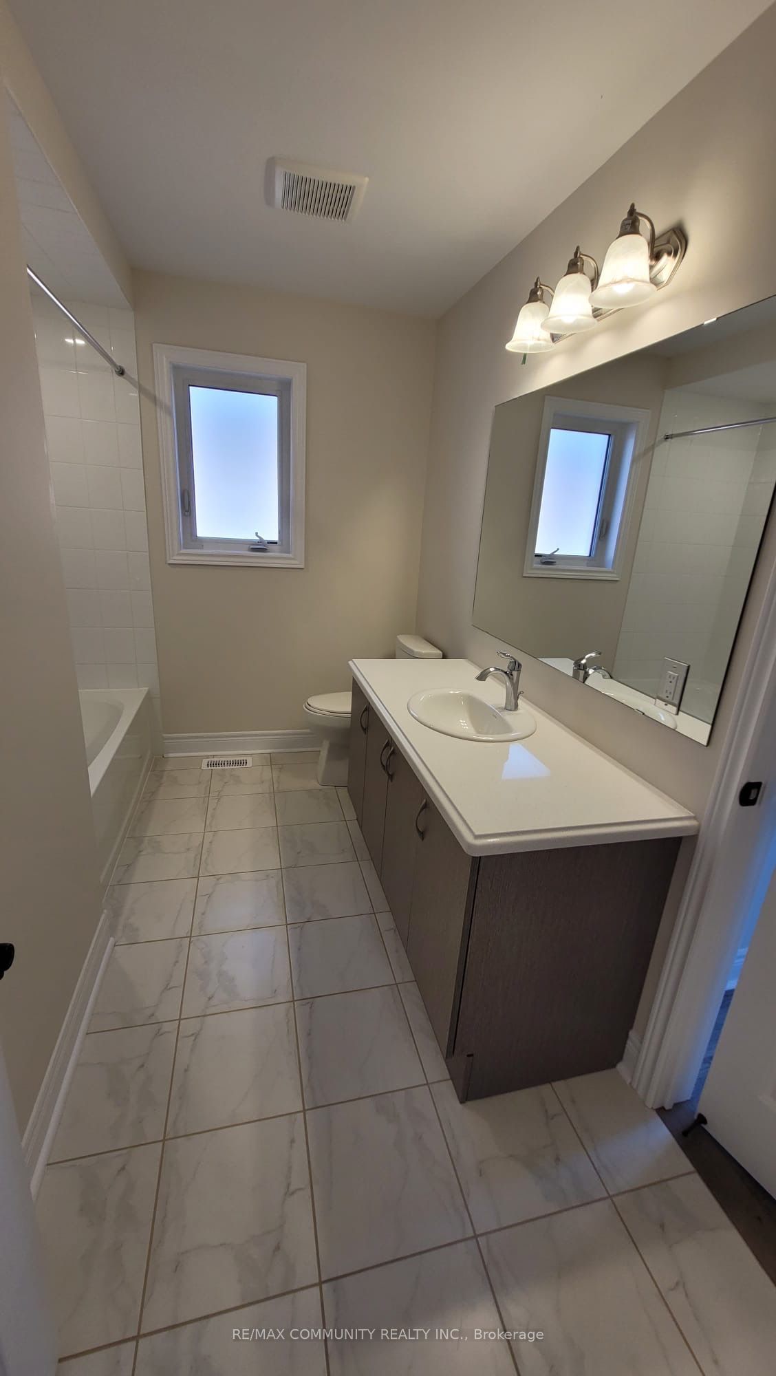 18 Walworth Street, Halton Hills, ON L7G 0N5 photo 4