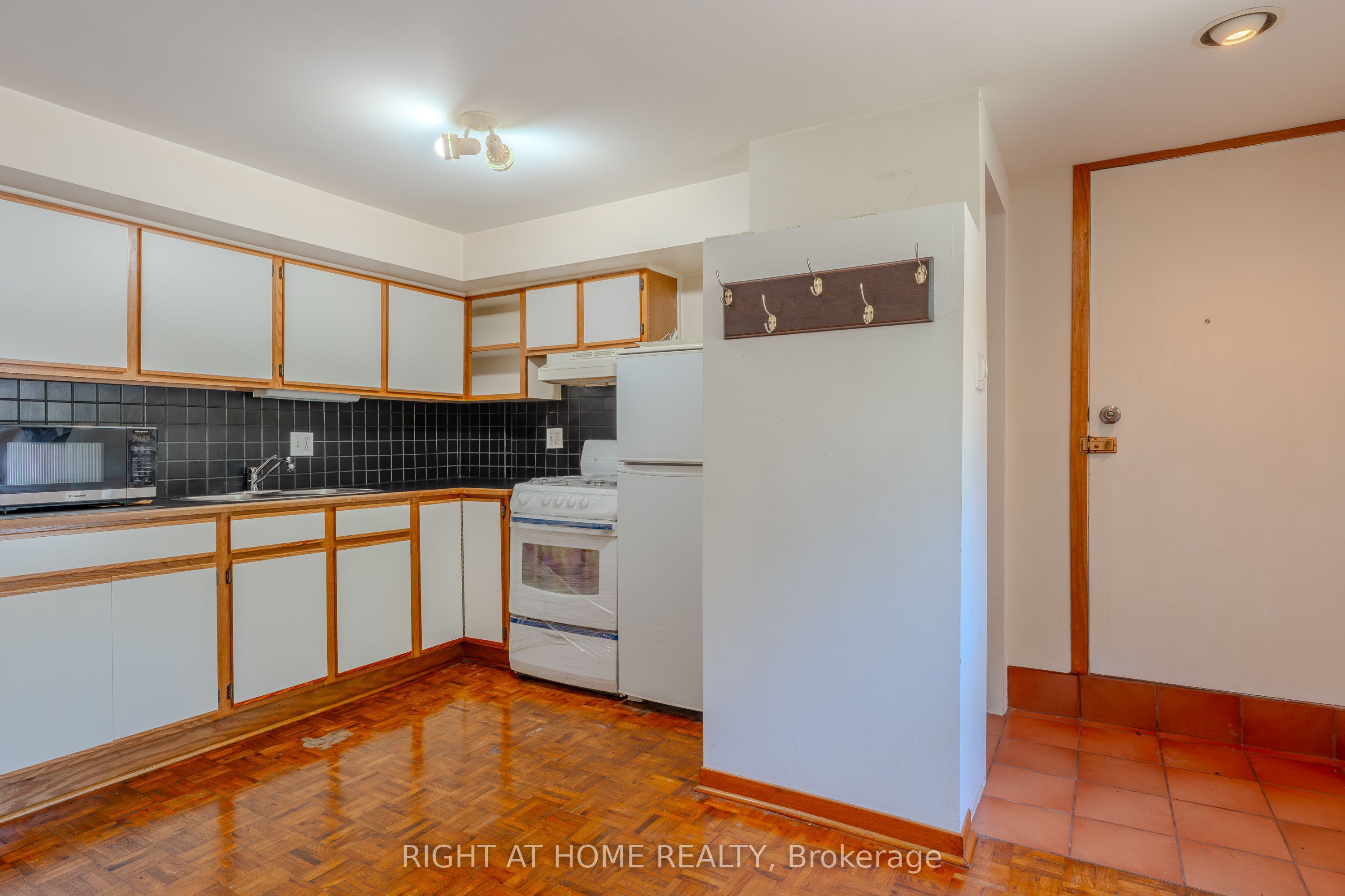 426 Seaton Drive, Oakville, ON L6L 3Y4 photo 4