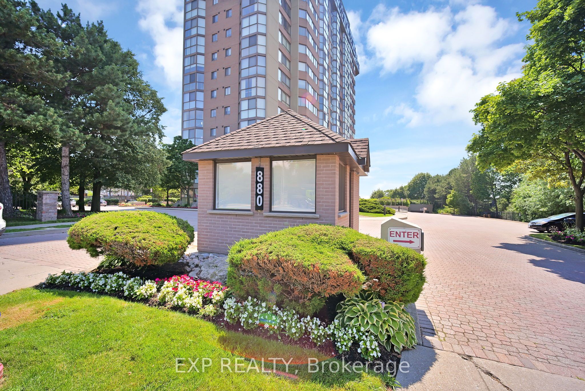 880 Dundas Street W 307, Mississauga, ON L5C 4H3 photo 2