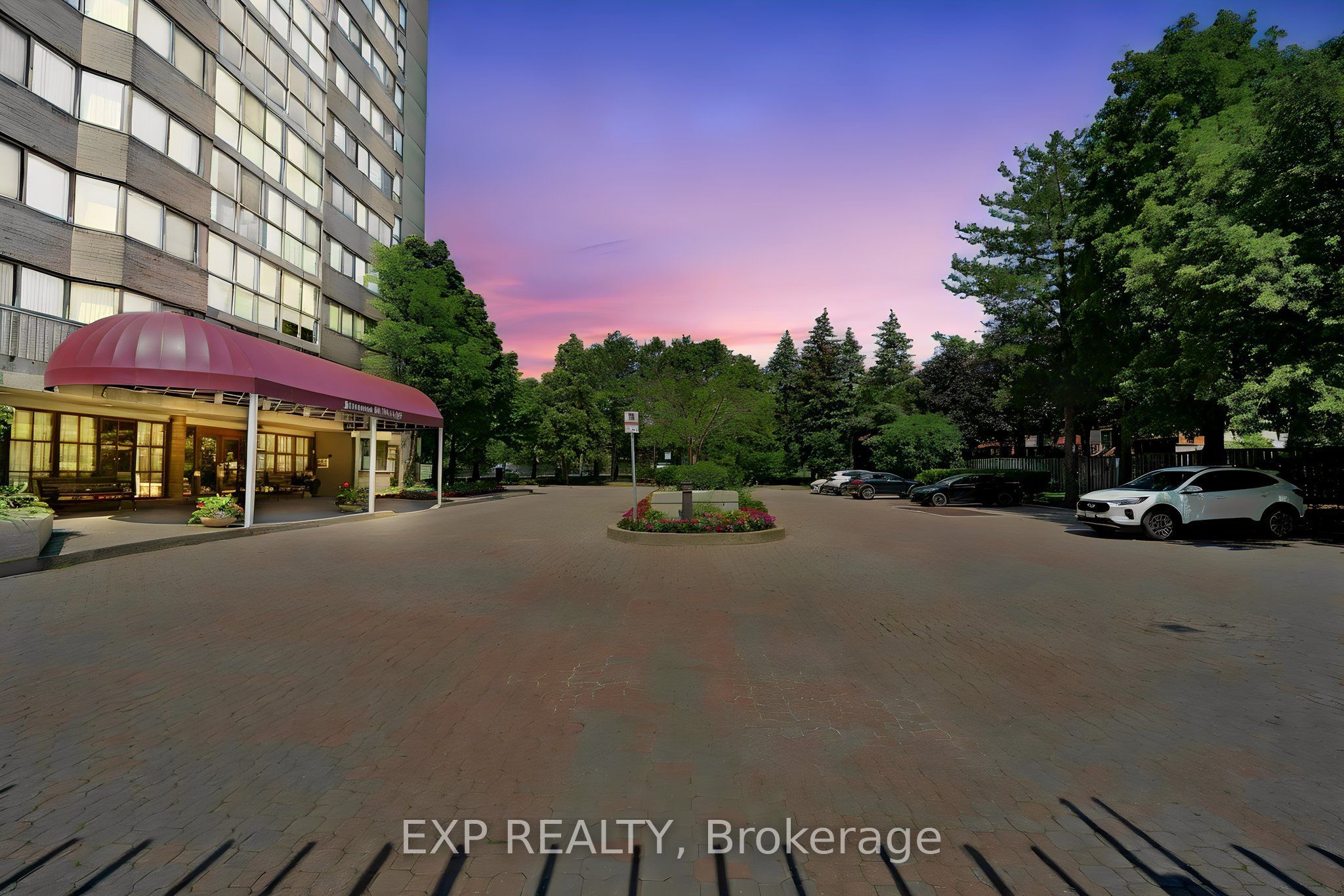 880 Dundas Street W 307, Mississauga, ON L5C 4H3 photo 3