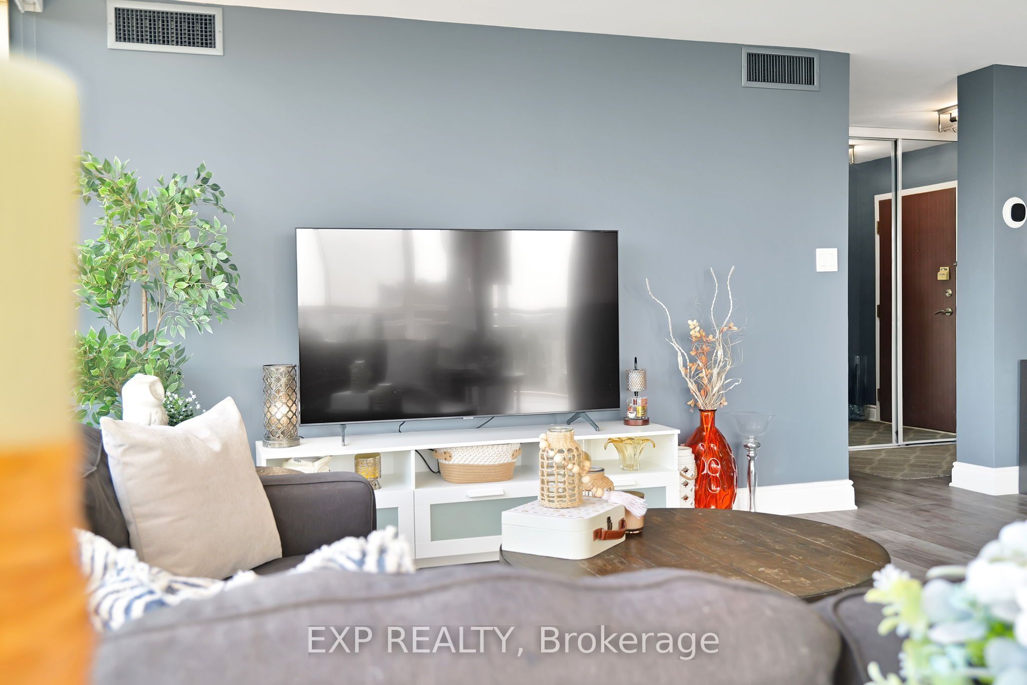 880 Dundas Street W 307, Mississauga, ON L5C 4H3 photo 4