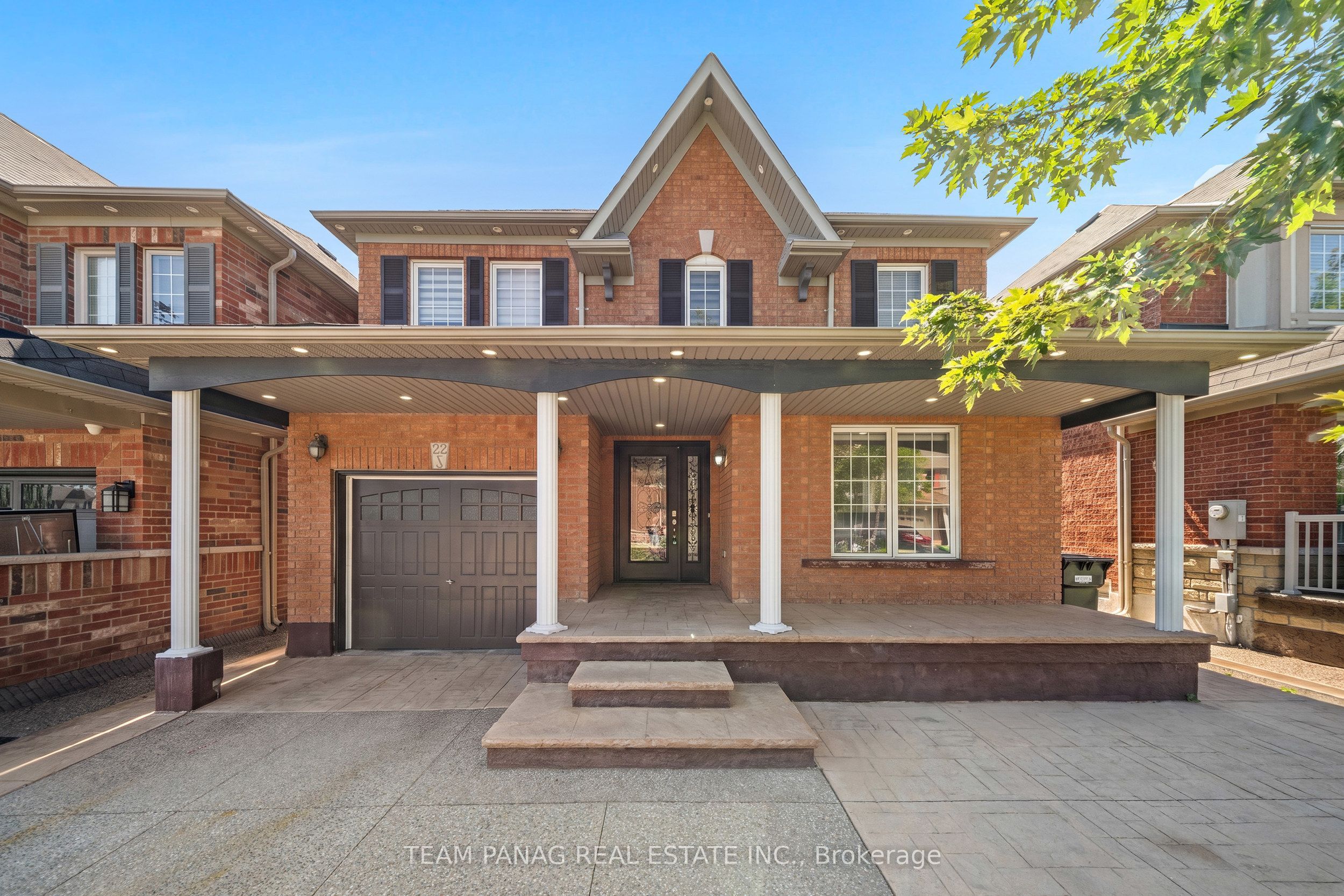 22 Beresford Crescent, Brampton, ON L6P 2M2 photo 2