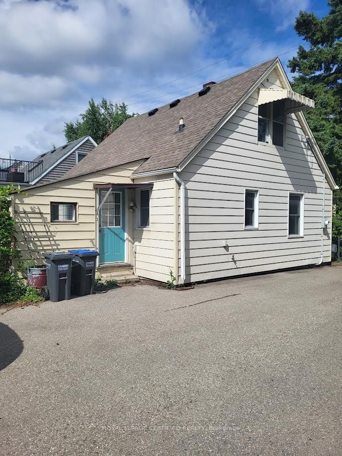 77 Frederick Street, Brampton, ON L6Y 1G9 photo 2