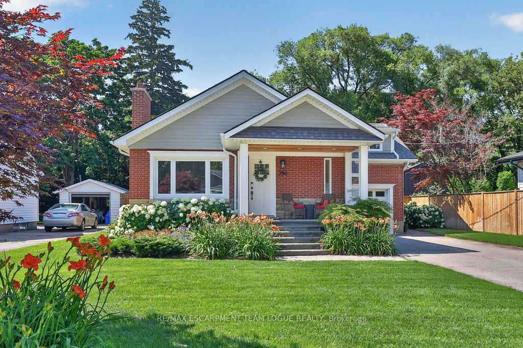 396 PEPPER Drive, Burlington, ON L7R 3C9 photo 2