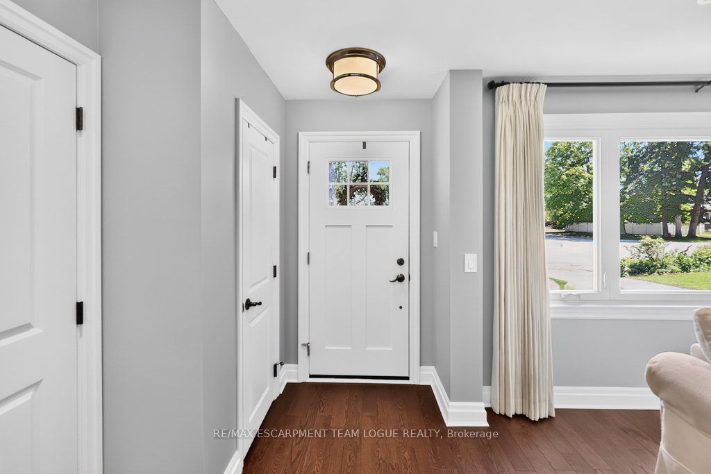 396 PEPPER Drive, Burlington, ON L7R 3C9 photo 4