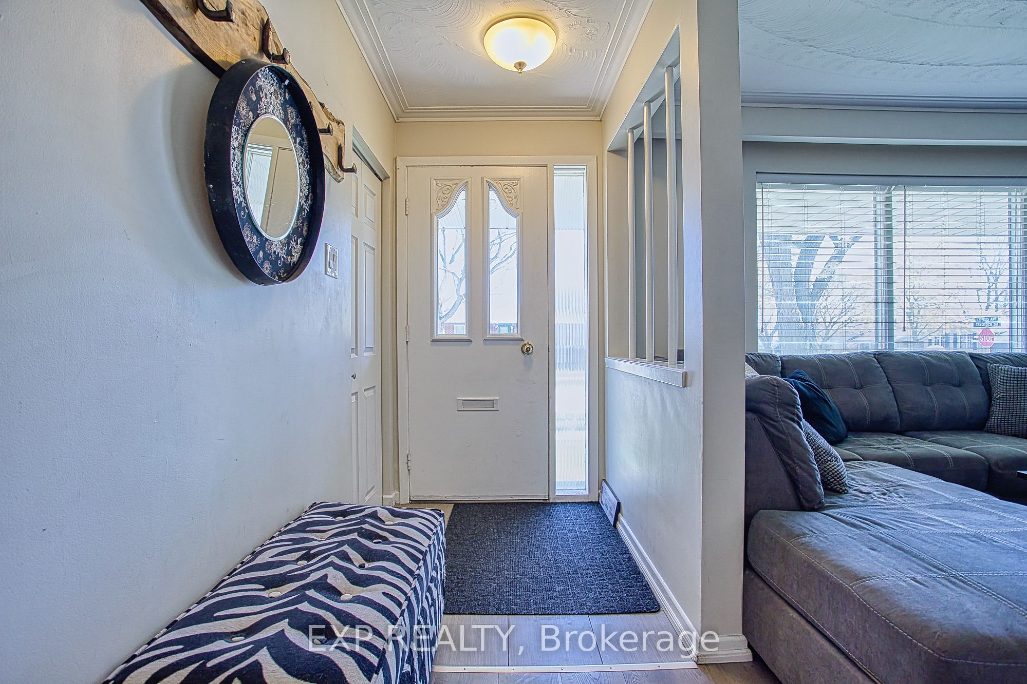 2387 Cyprus Avenue, Burlington, ON L7P 1G5 photo 3