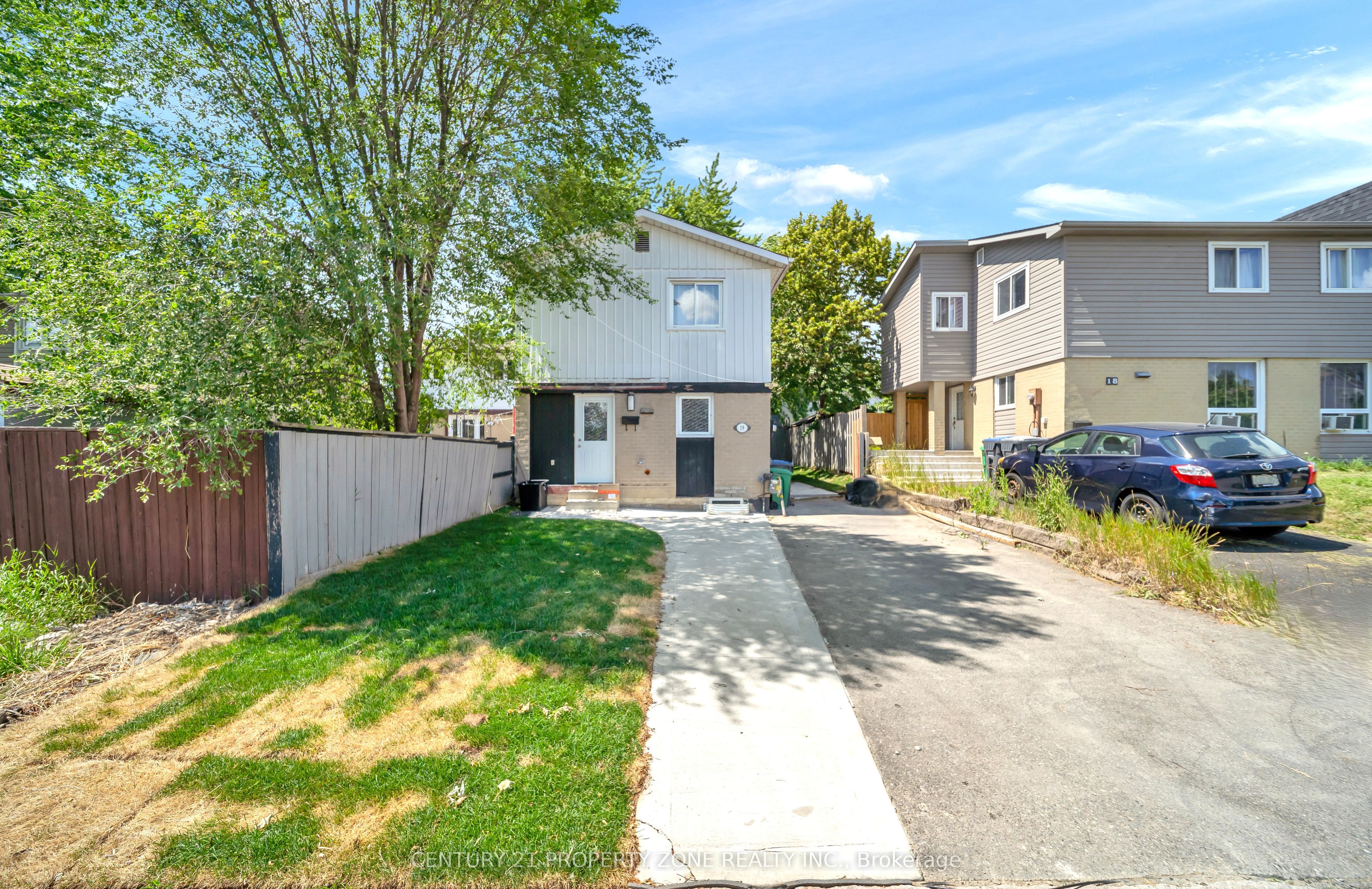 19 Horseshoe Court, Brampton, ON L6S 1S1 photo 2
