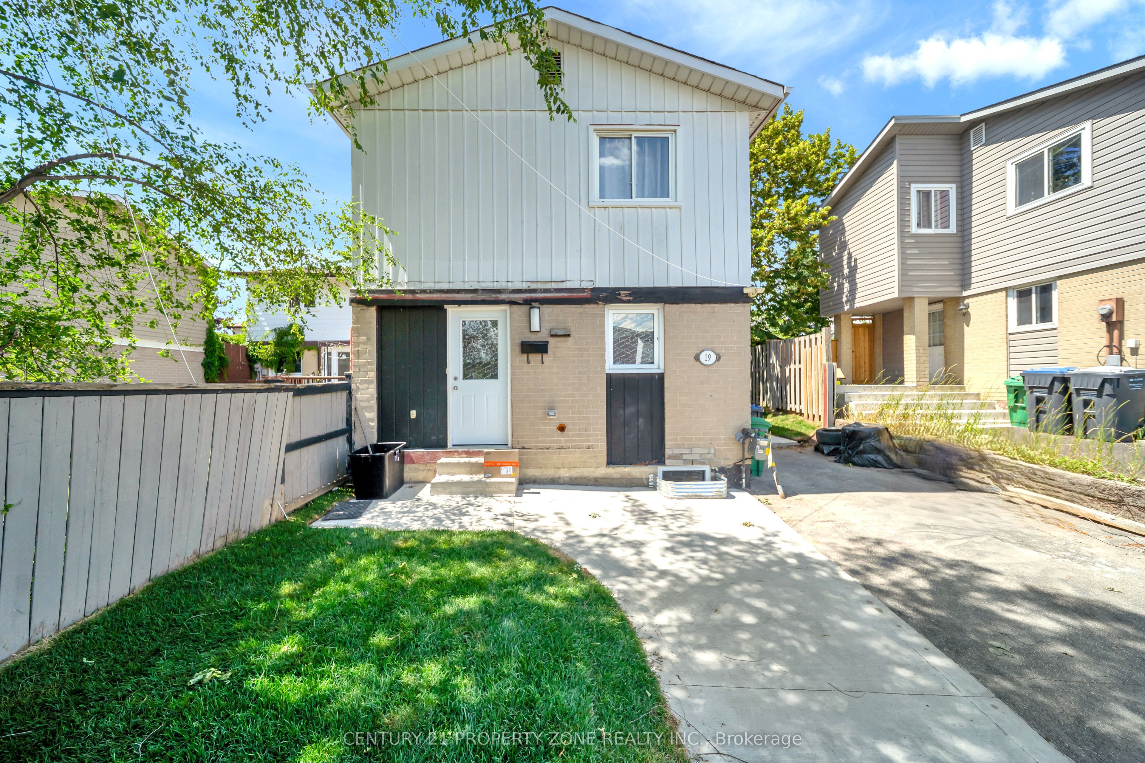 19 Horseshoe Court, Brampton, ON L6S 1S1 photo 4