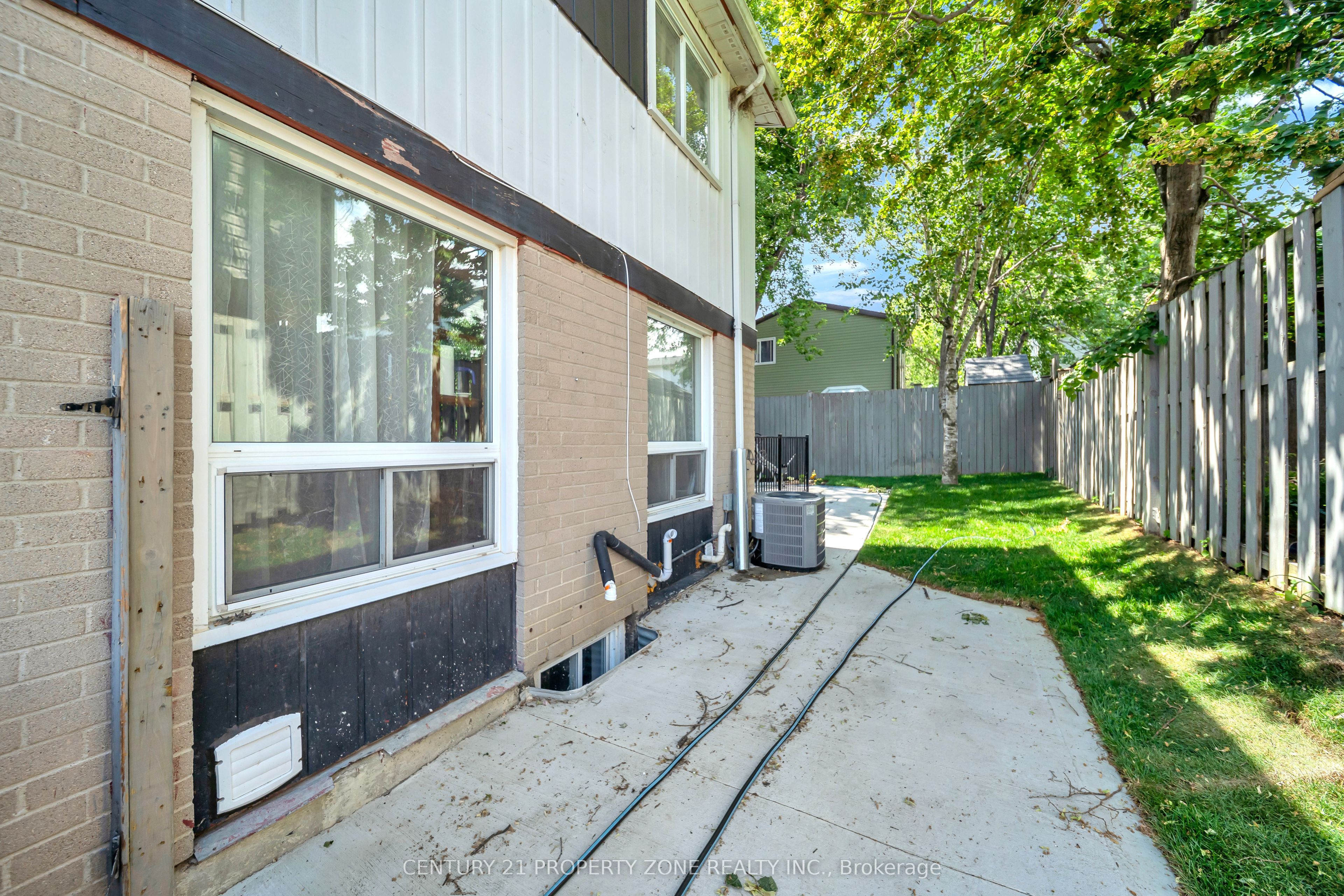 19 Horseshoe Court, Brampton, ON L6S 1S1 photo 5