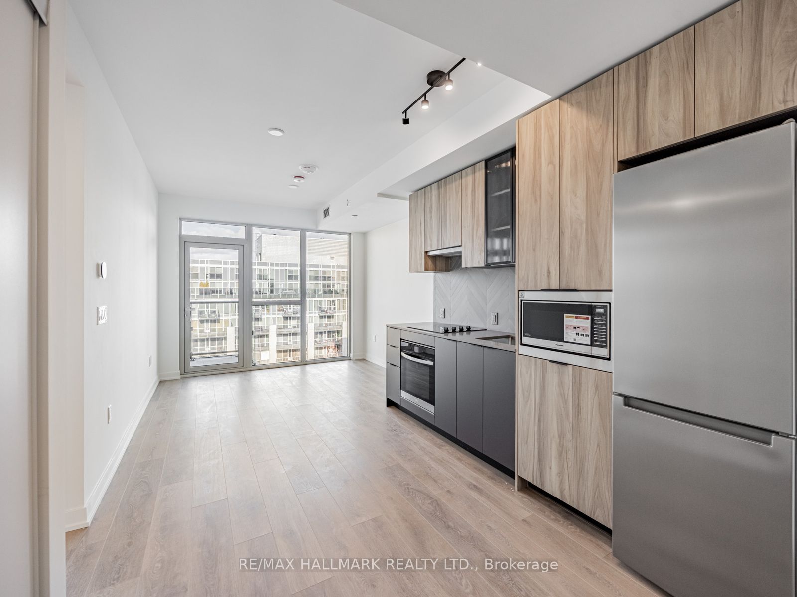 1037 The Queensway N/A 720, Toronto, ON M8Z 6C7 photo 3