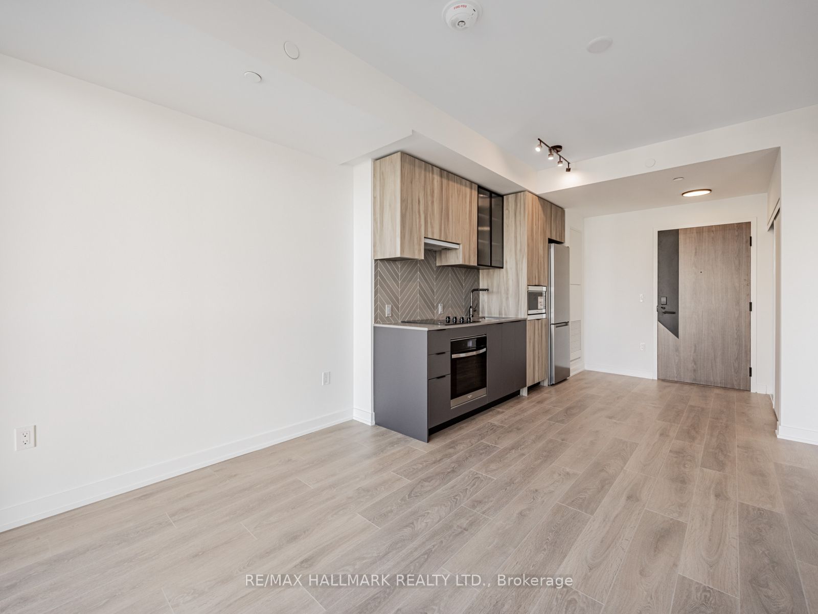1037 The Queensway N/A 720, Toronto, ON M8Z 6C7 photo 4
