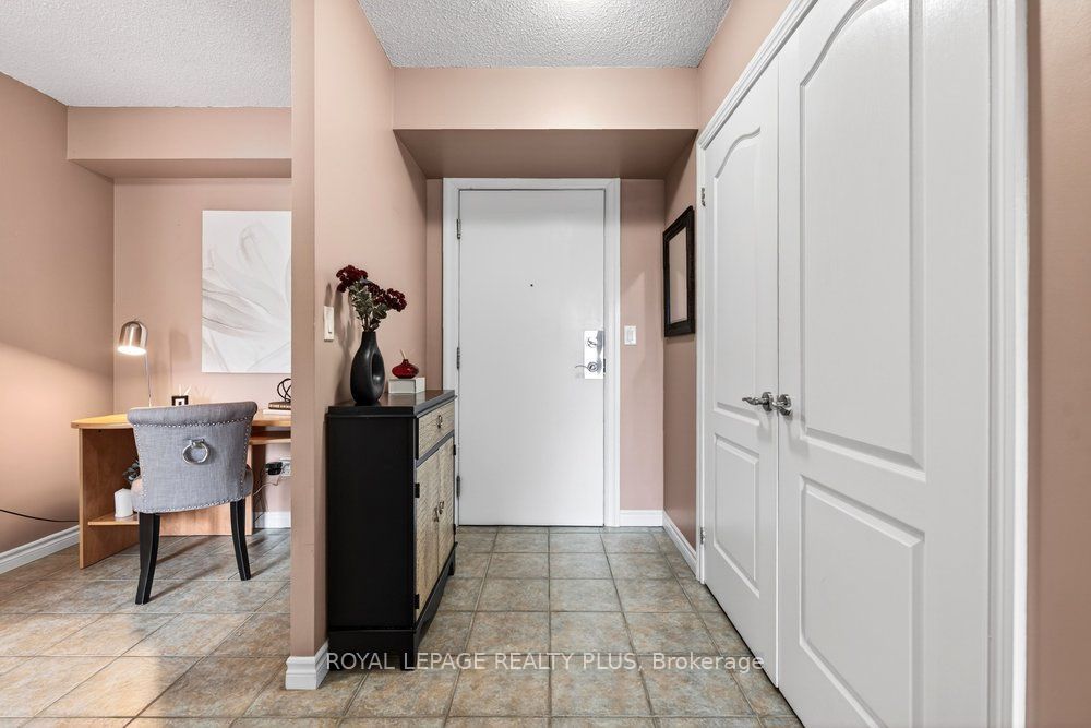 2088 Lawrence Avenue W 412, Toronto, ON M9N 3Z9 photo 4
