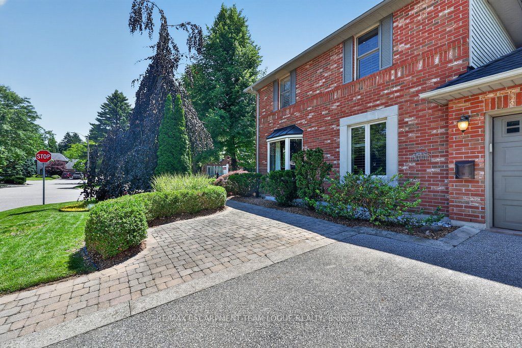 940 Tollgate Place, Burlington, ON L7T 4K4 photo 3