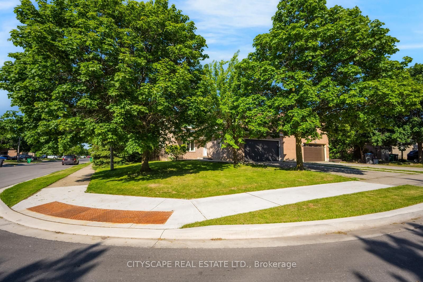 65 Mullis Crescent, Brampton, ON L6Y 4S9 photo 4