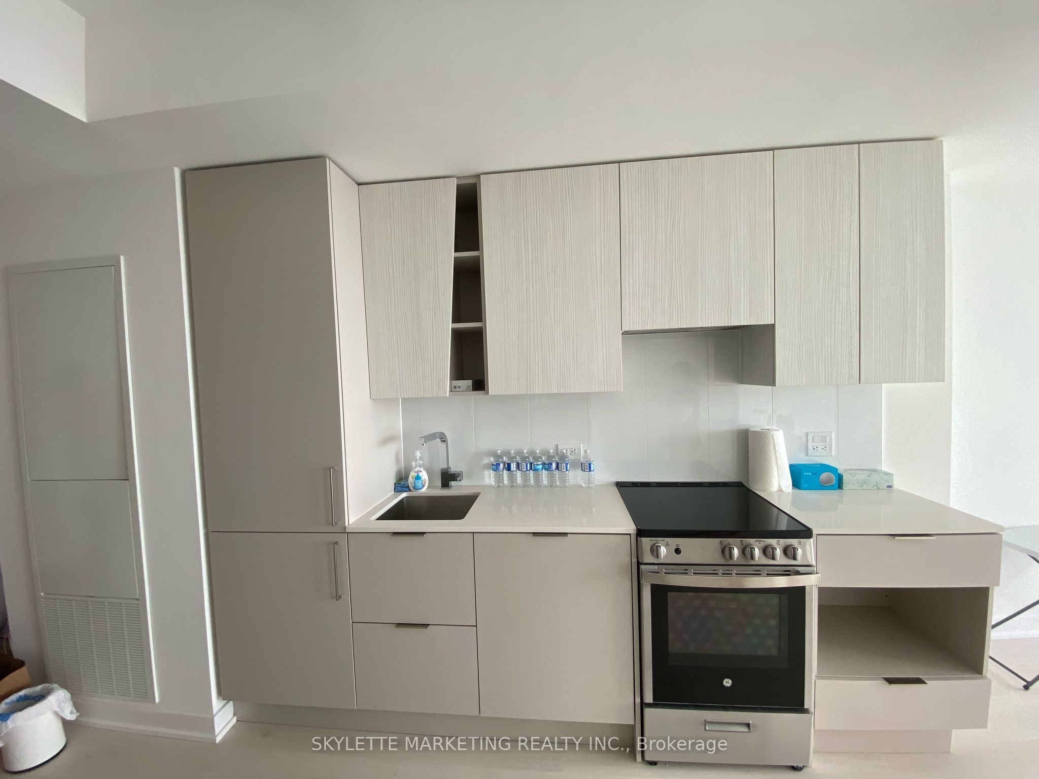 3900 Confederation Parkway 4311, Mississauga, ON L5B 0M3 photo 4