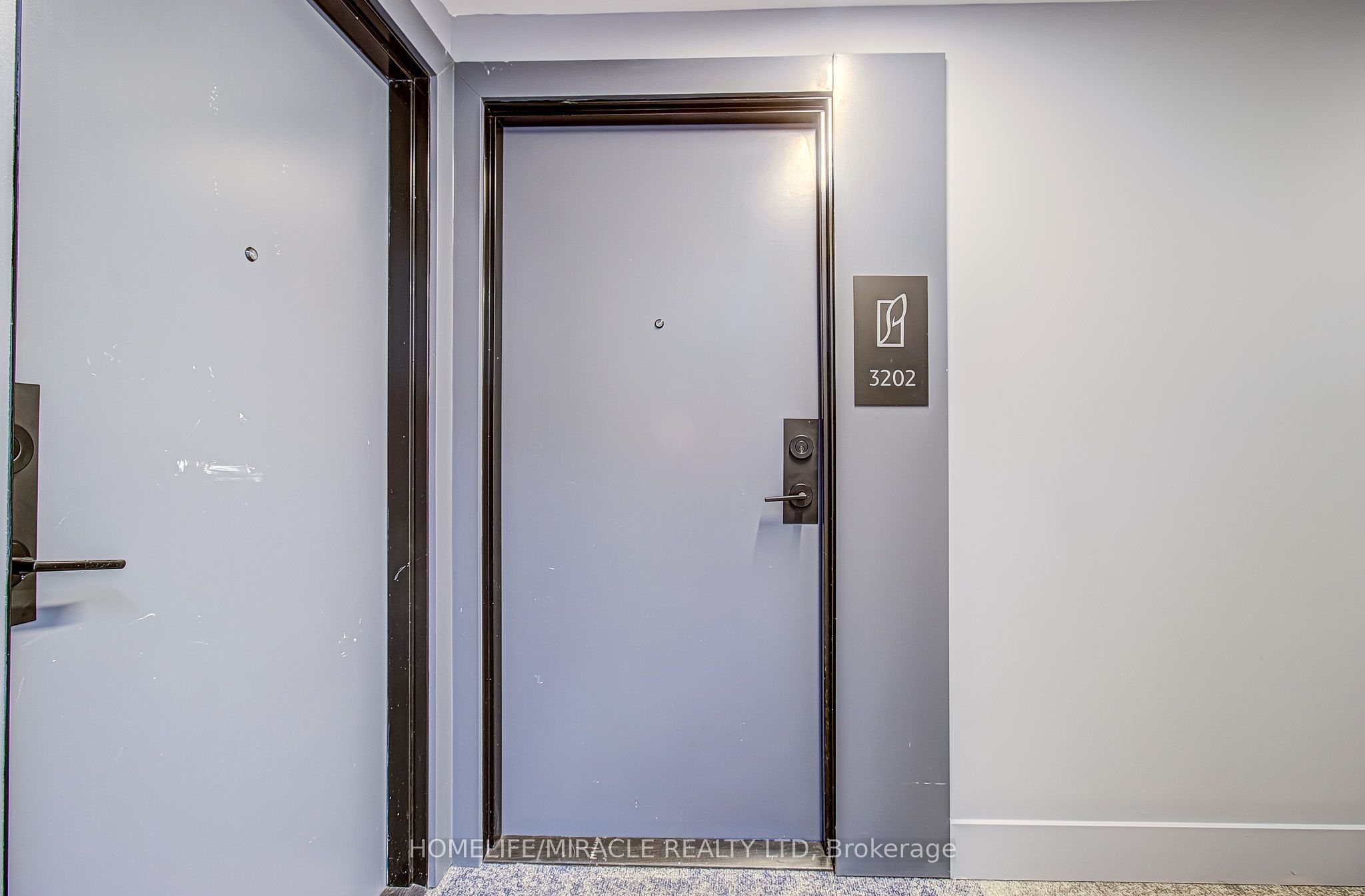 4130 Parkside Village Drive 3202, Mississauga, ON L5B 0L7 photo 2