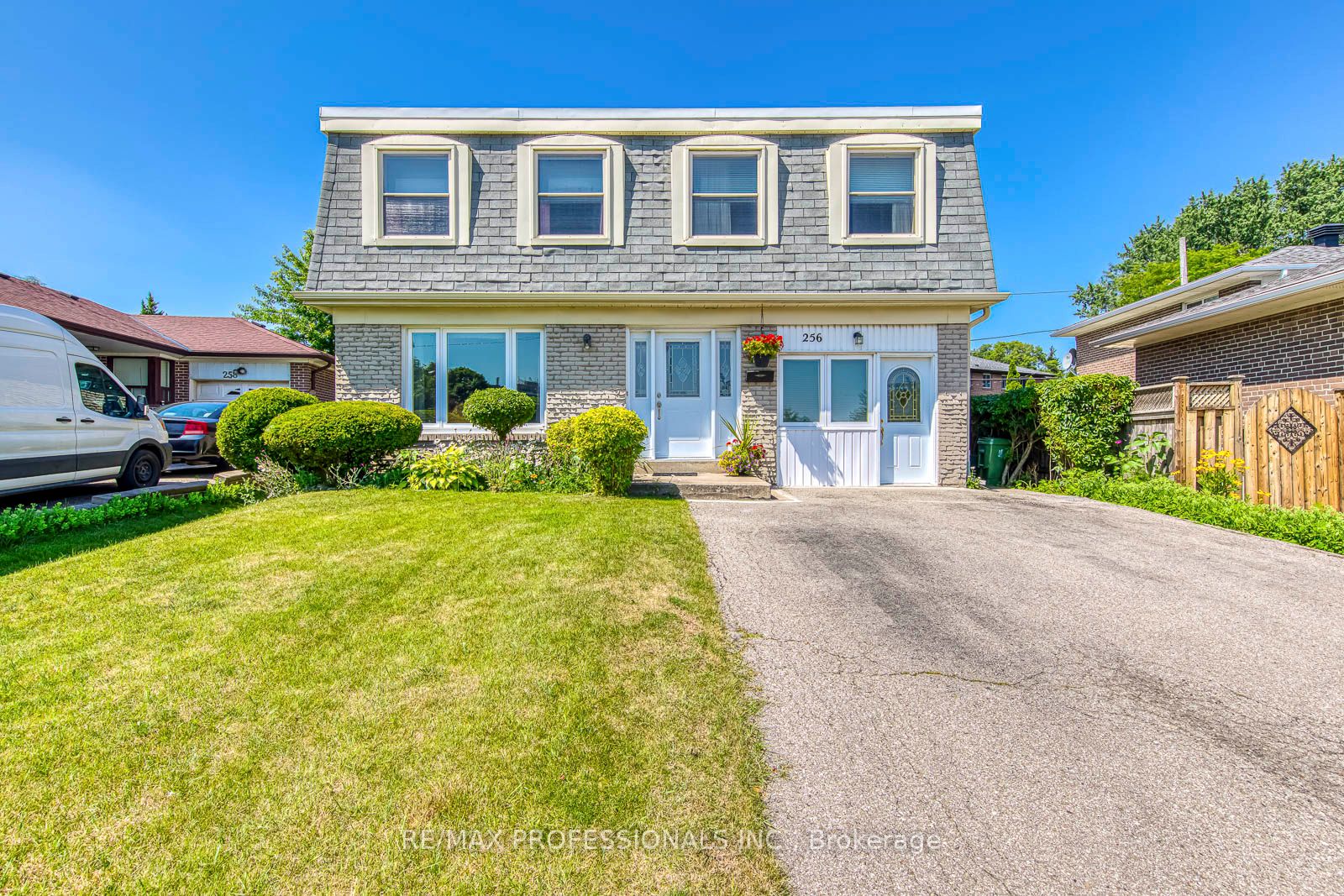 256 Wellesworth Drive, Toronto, ON M9C 4S6 photo 2